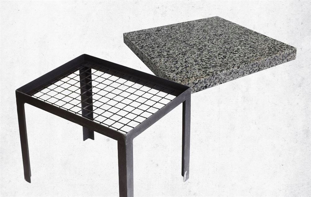 Hladký pečící, grilovací kámen v železném stojánku 40 x 30 x 3 cm