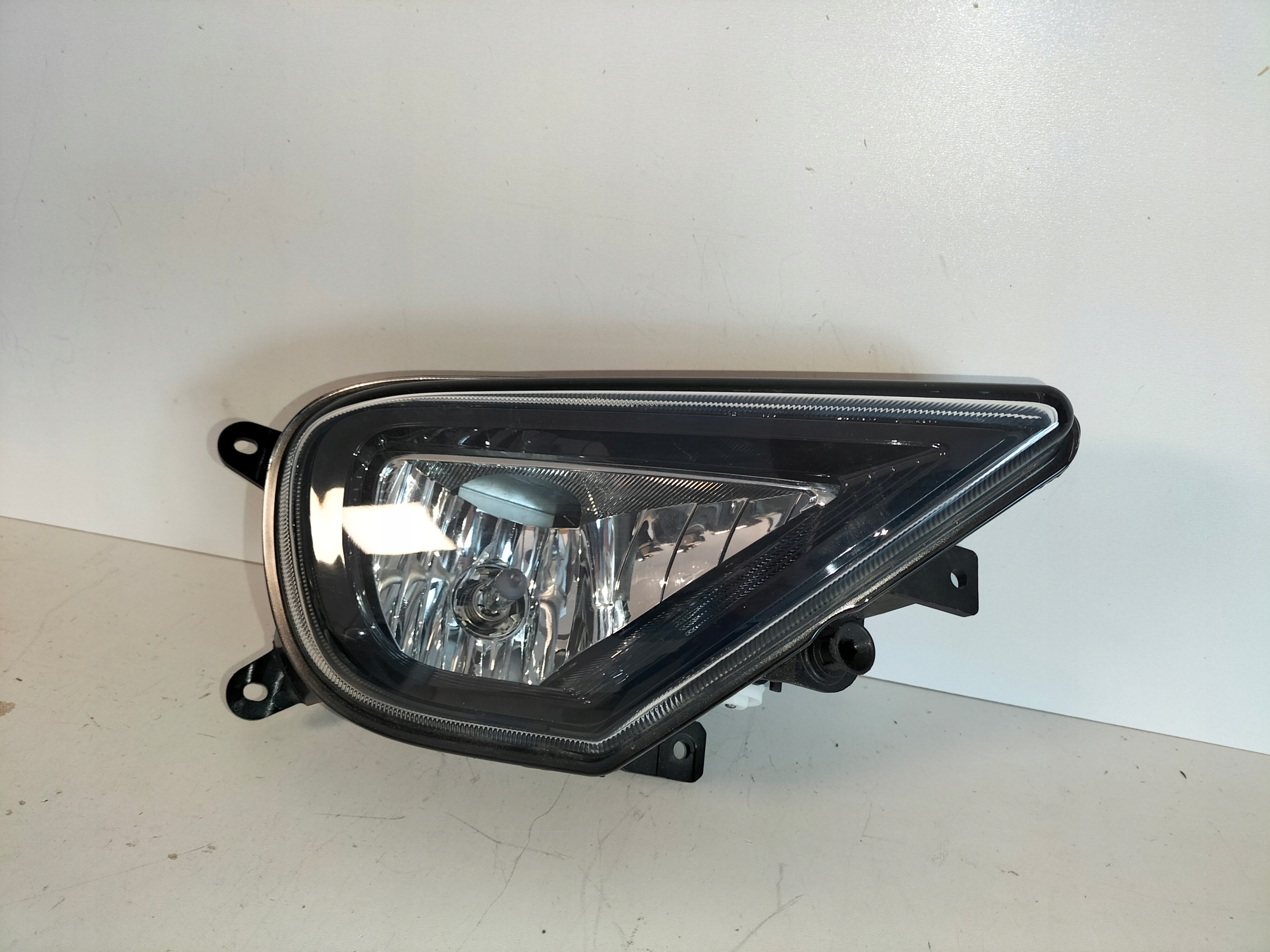 fog light light right VW TOUAREG II LIFT 14-18