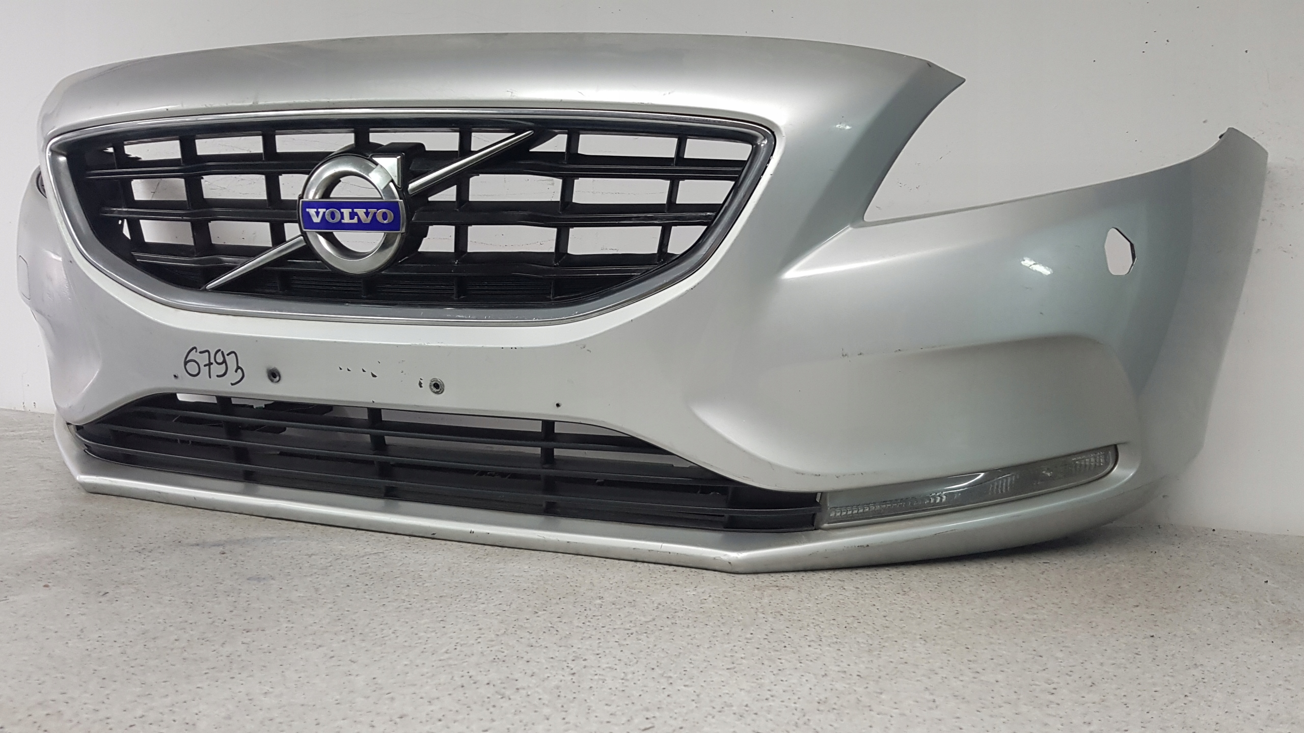 VOLVO V40 2012- nárazník předek 6793