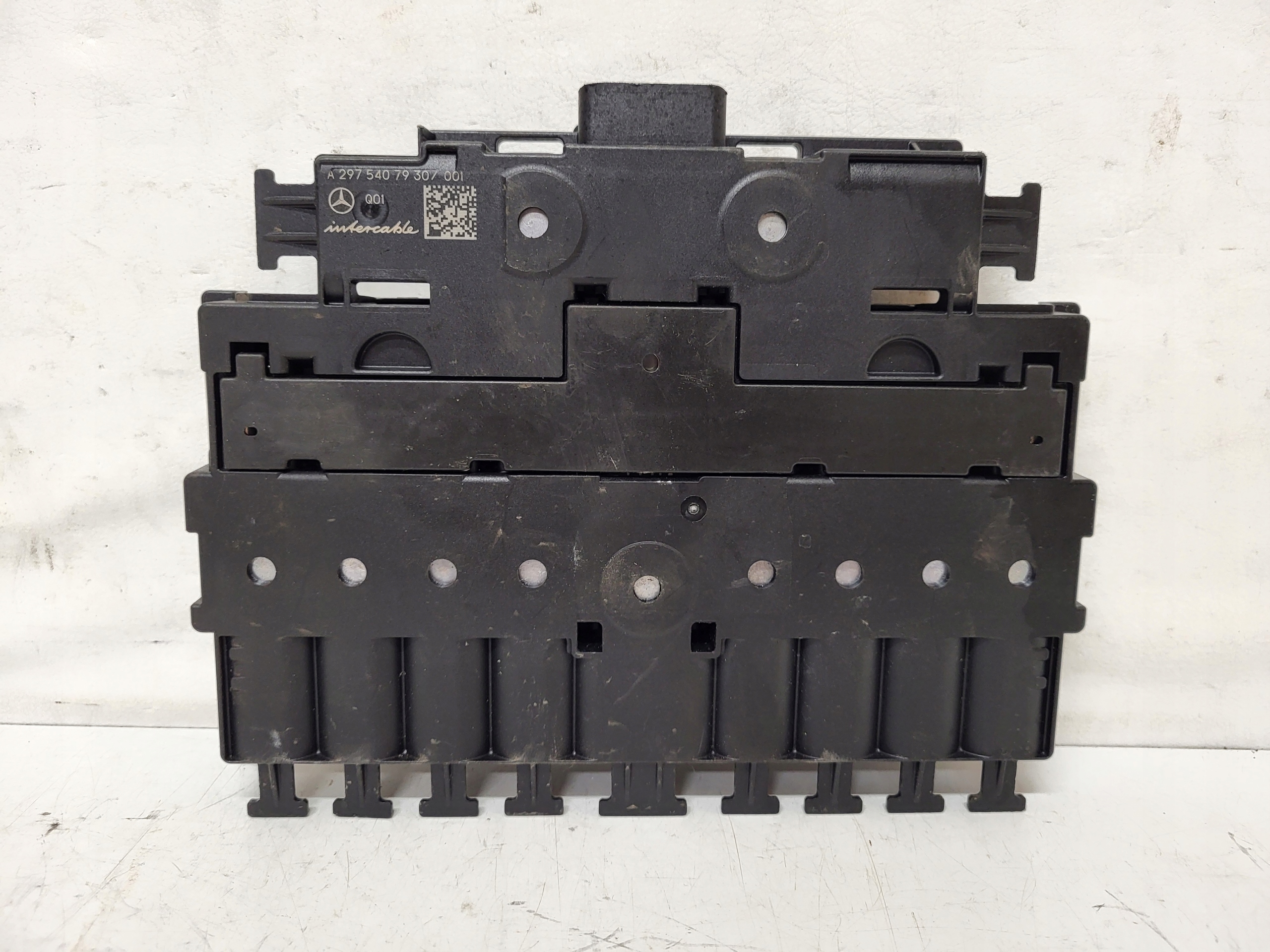 GNIAZDO BEZPIECZNIKÓW MERCEDES EQS W297 A2975407930