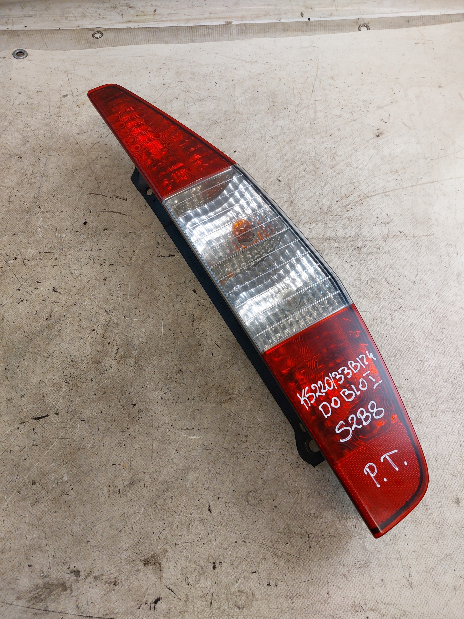 light right rear FIAT DOBLO and