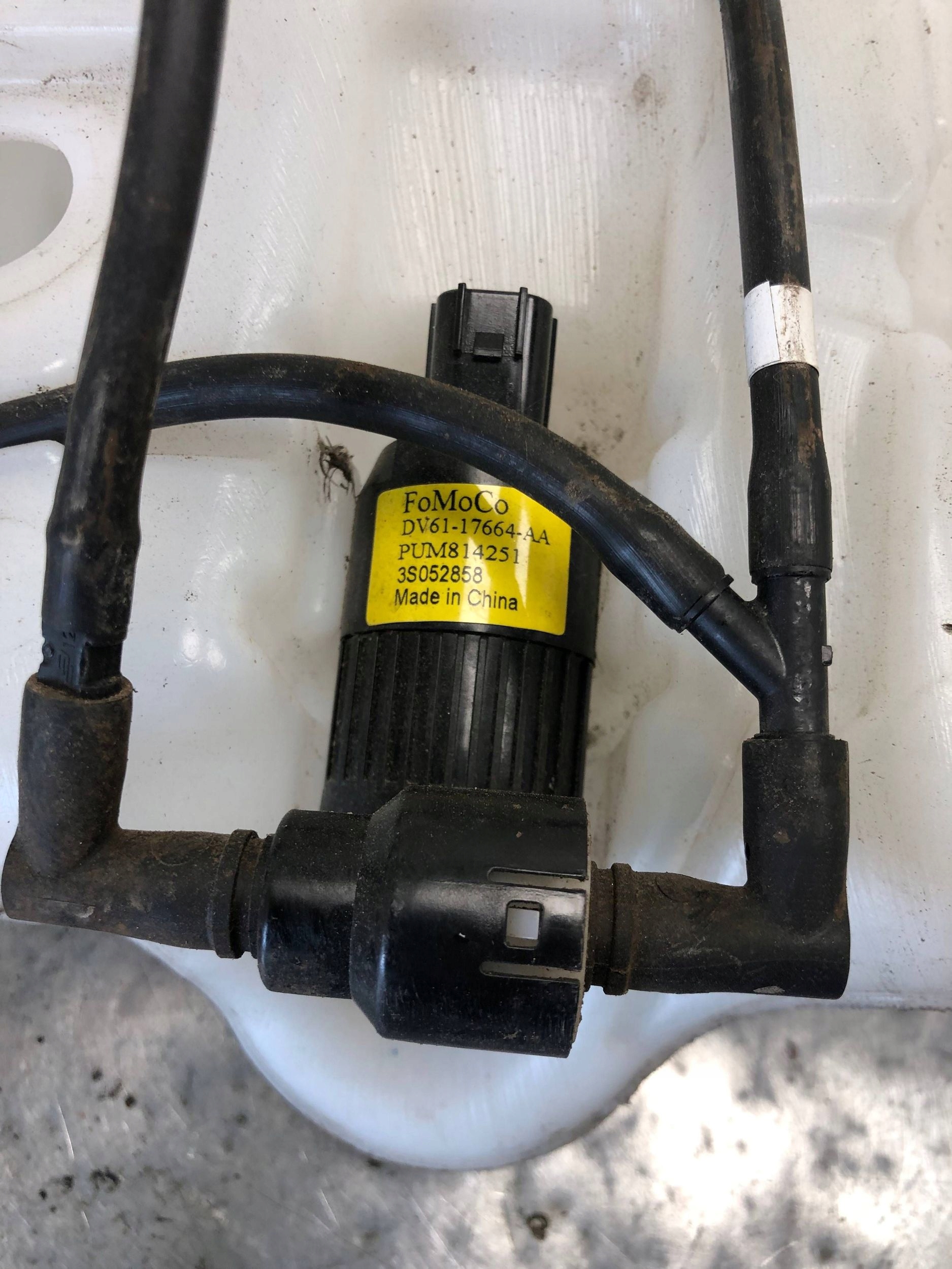 washer fluid tank FORD EDGE MK2 GT4B-17B613-A