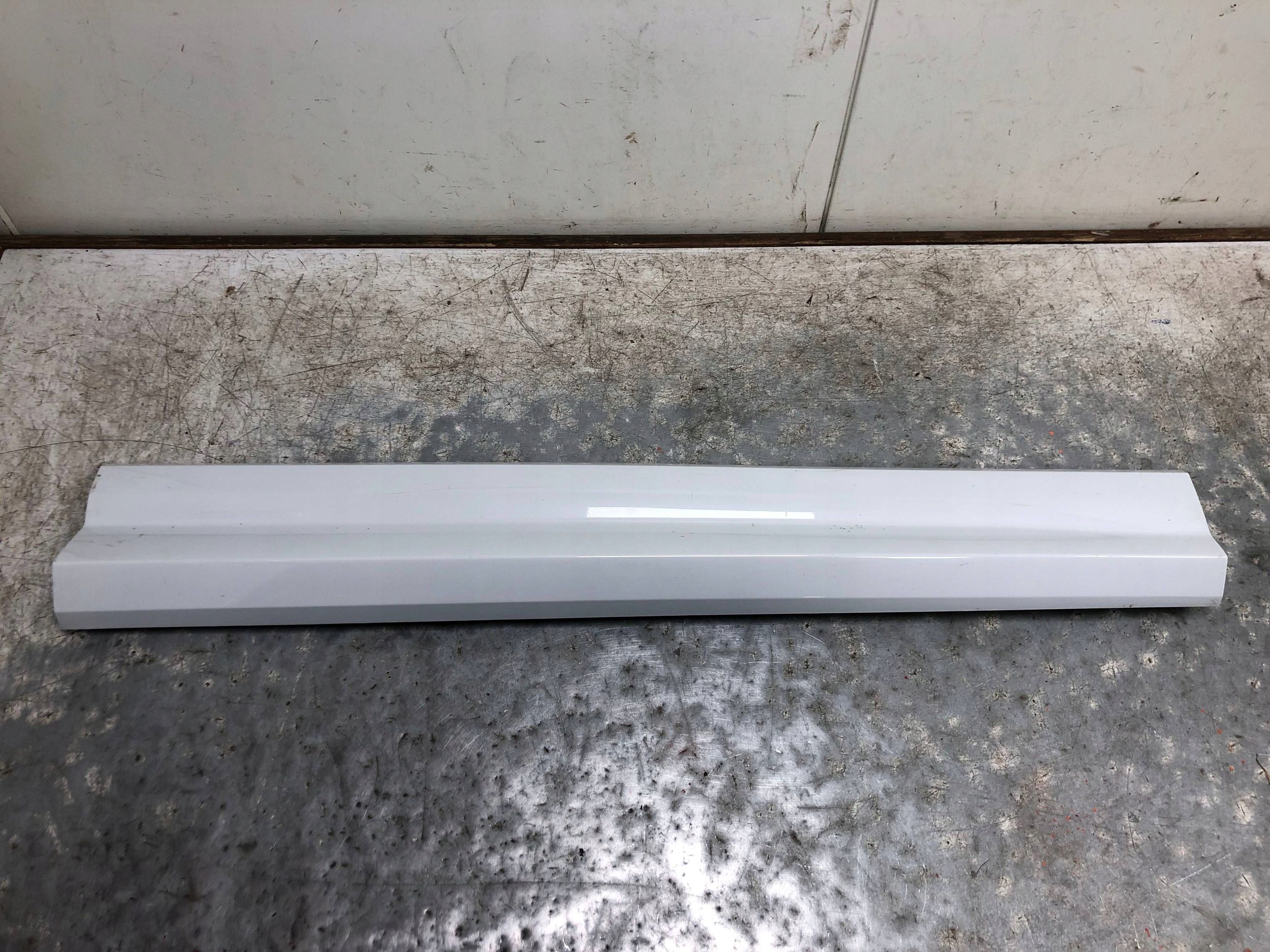 moulding door right front AUDI Q2 S-LINE 81A853960A