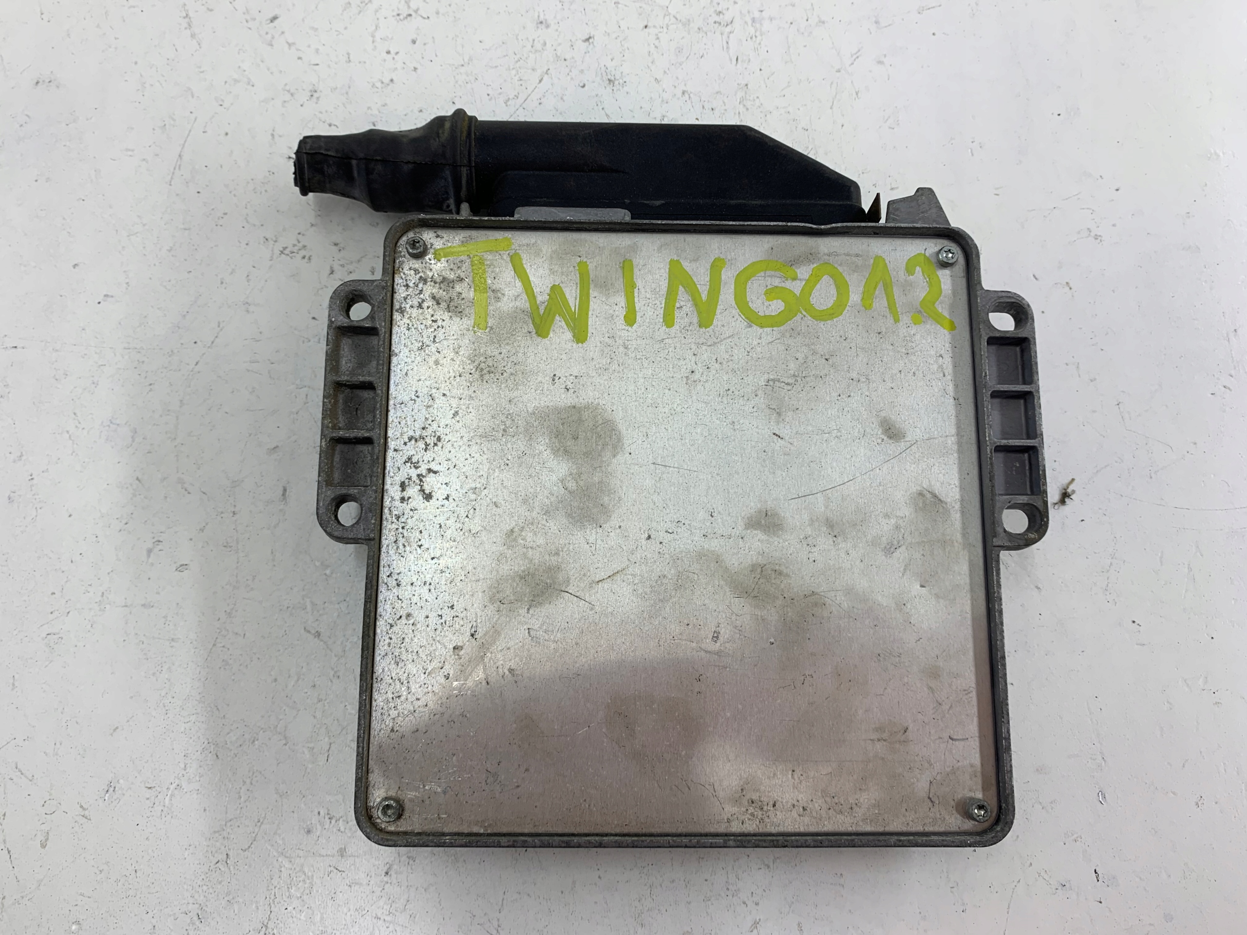 RENAULT CLIO II 1.2 control unit of the engine 7700108453