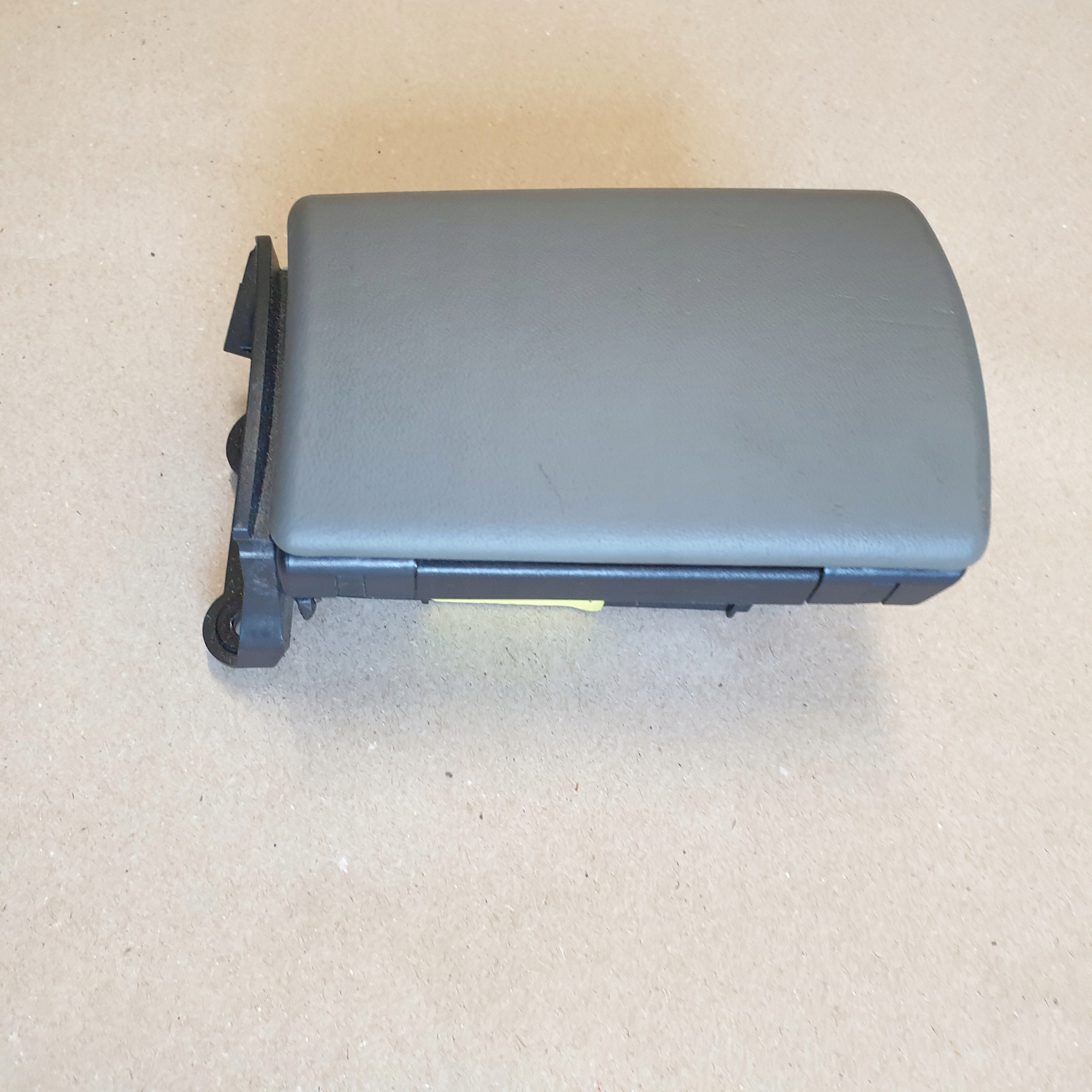 passenger compartment plato ashtray left rear part MERCEDES S W221 BASALTGRAU OE