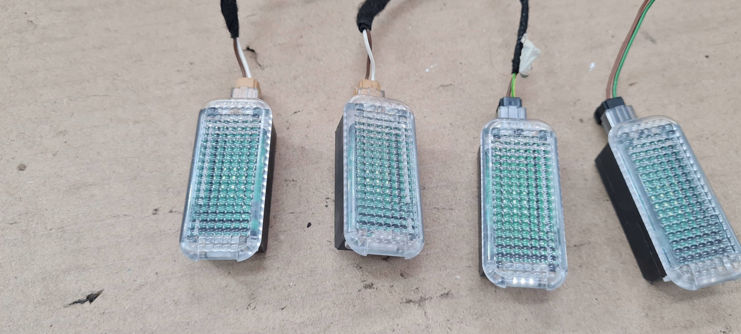 A4 B9 Dioden LED Tür KOSTKA A4 B7 B8 B9 A5 A6 C7 Q7 A5 A7 4X 4E0947415A