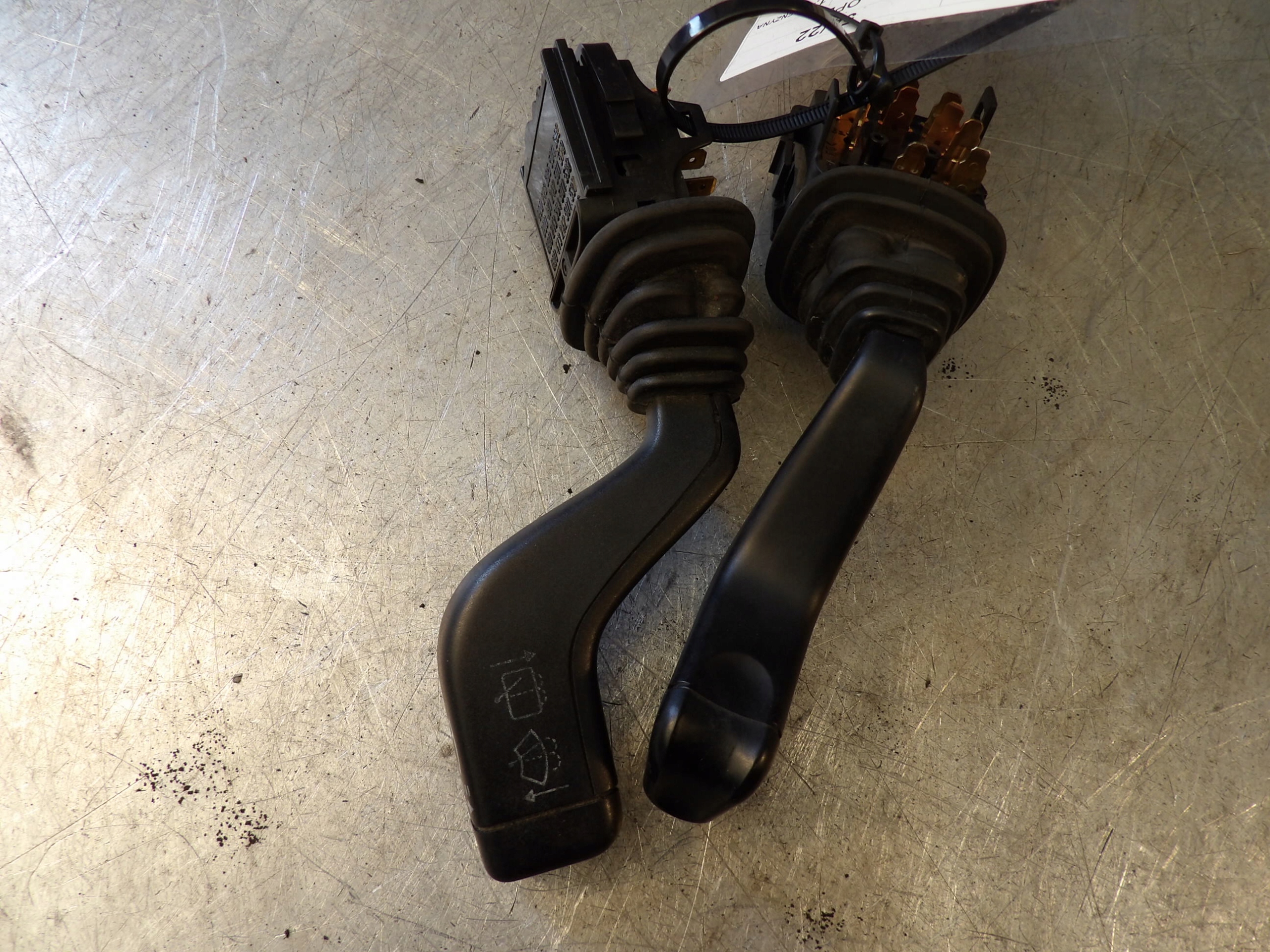 DEVIO LUCI TERGICRISTALLO TERGI OPEL ASTRA G II 090243395
