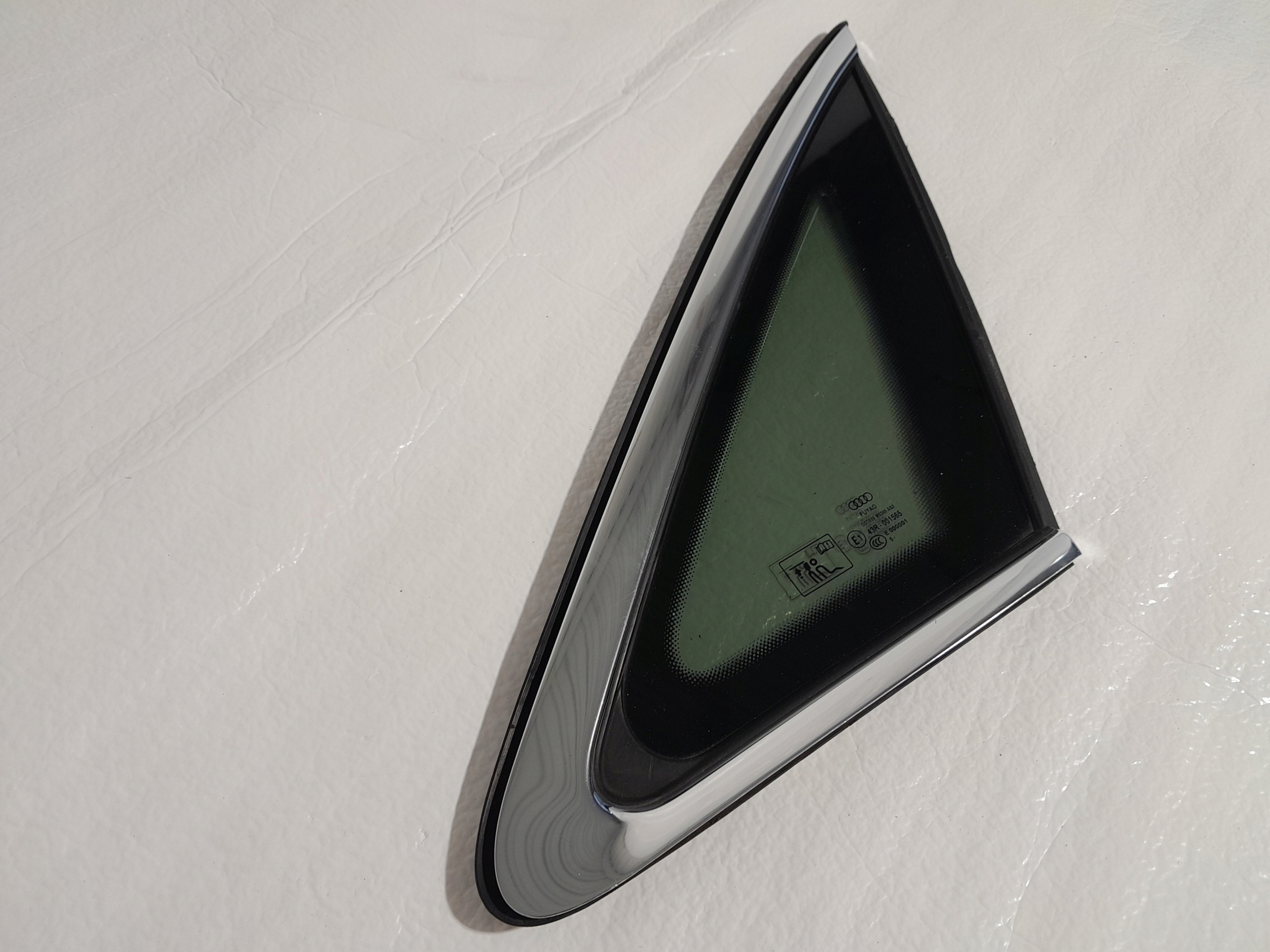 AUDI A4 B9 window bodywork right rear part 2015 8W5845298D