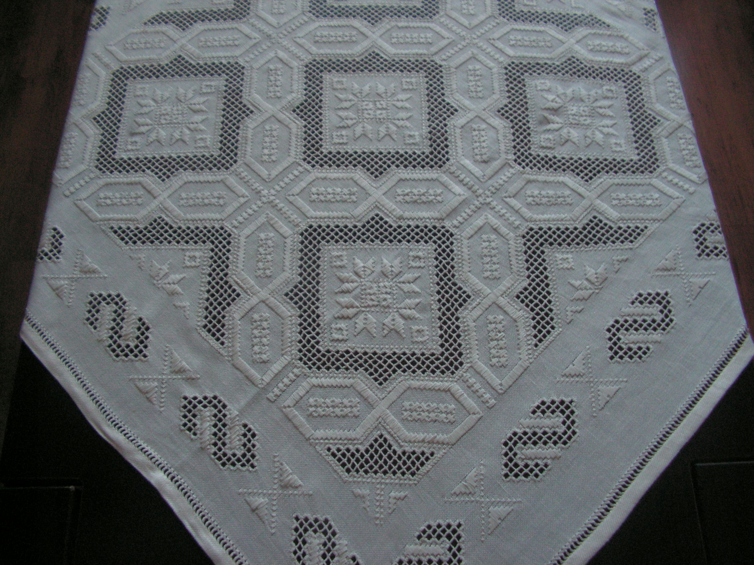 Милая Вышитая Скатерть