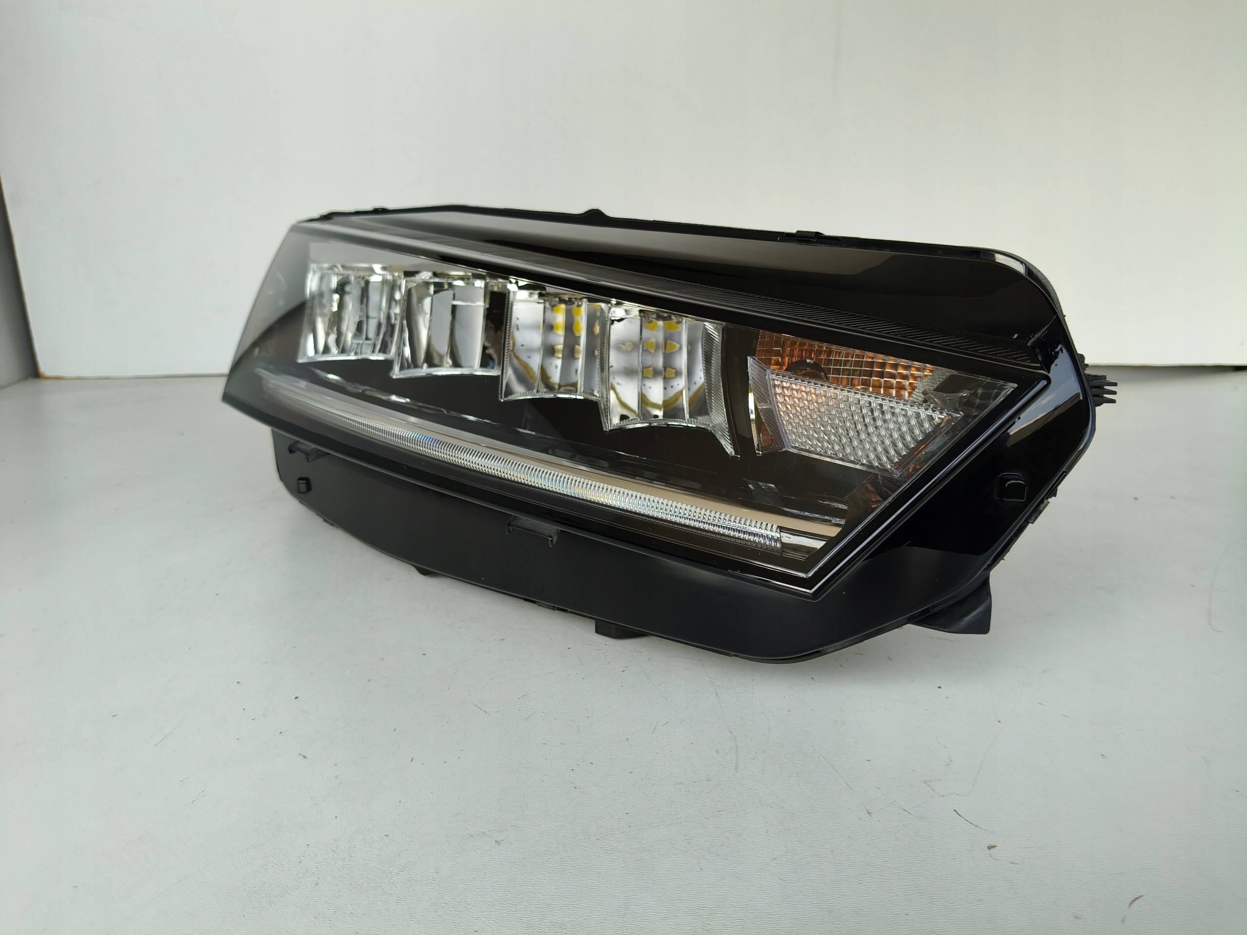 light right REFLEKTOR SKODA OCTAVIA IV 4 5E3 20- FULL LED