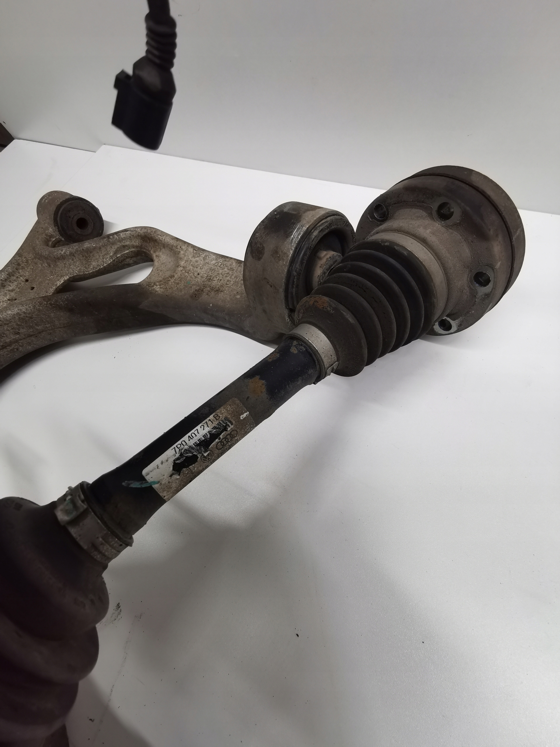 sususpension left front arm semi-axis PORSCHE CAYENNE II 3.0 TDI 7P0407271B