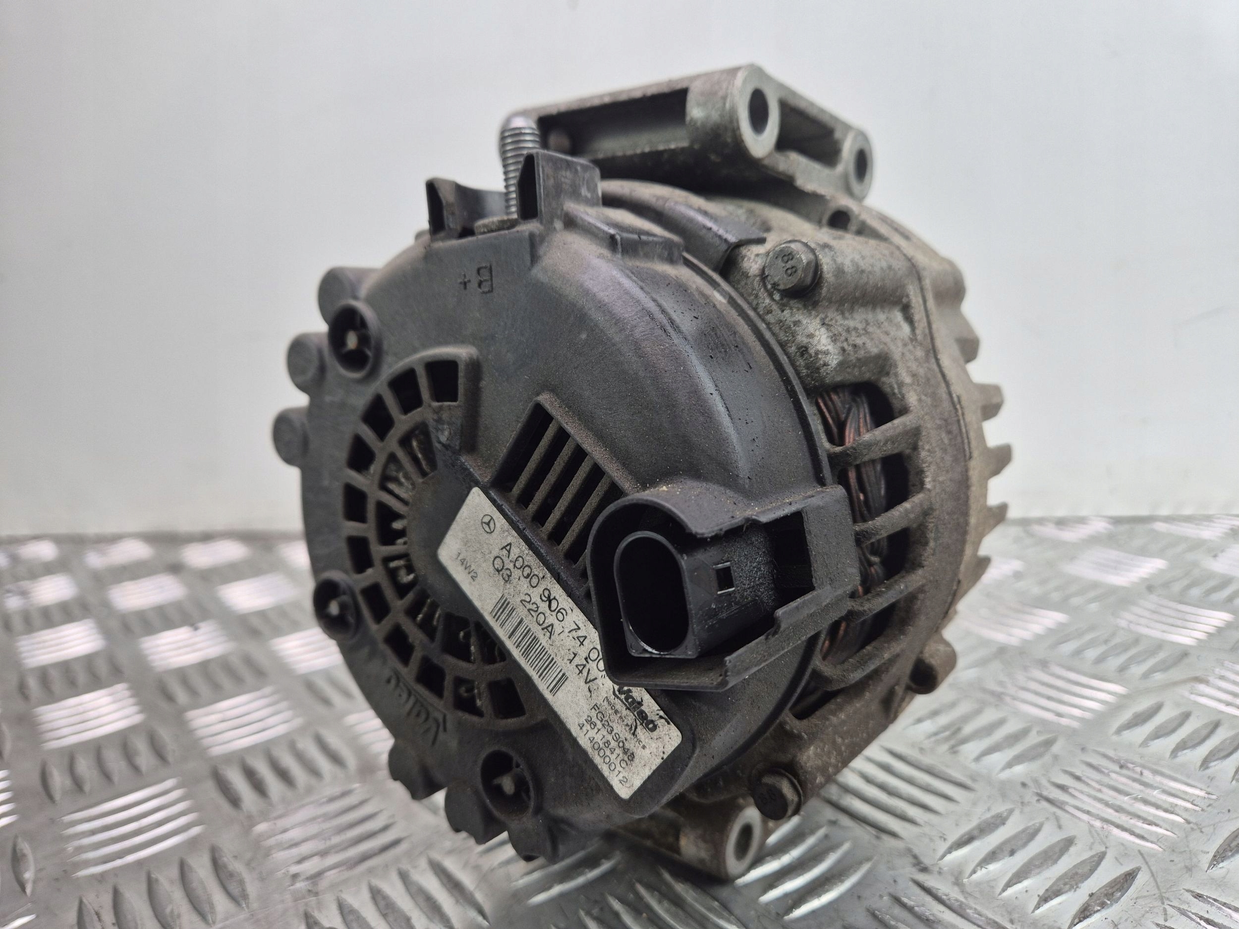 Mercedes E350 CDI W212 Alternator A0009067400