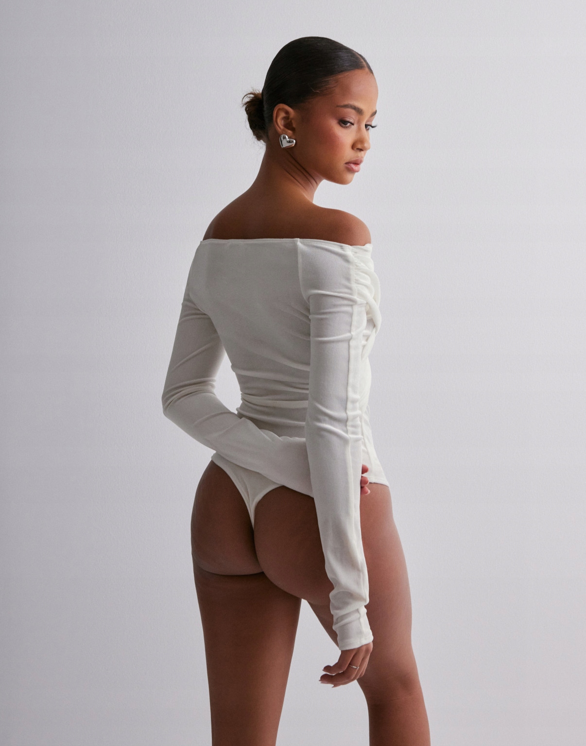 NELLY WELUROWE BODY STRINGI ODKRYTE RAMIONA MARSZCZENIE PX2 NG5__S Dekolt odkryte ramiona