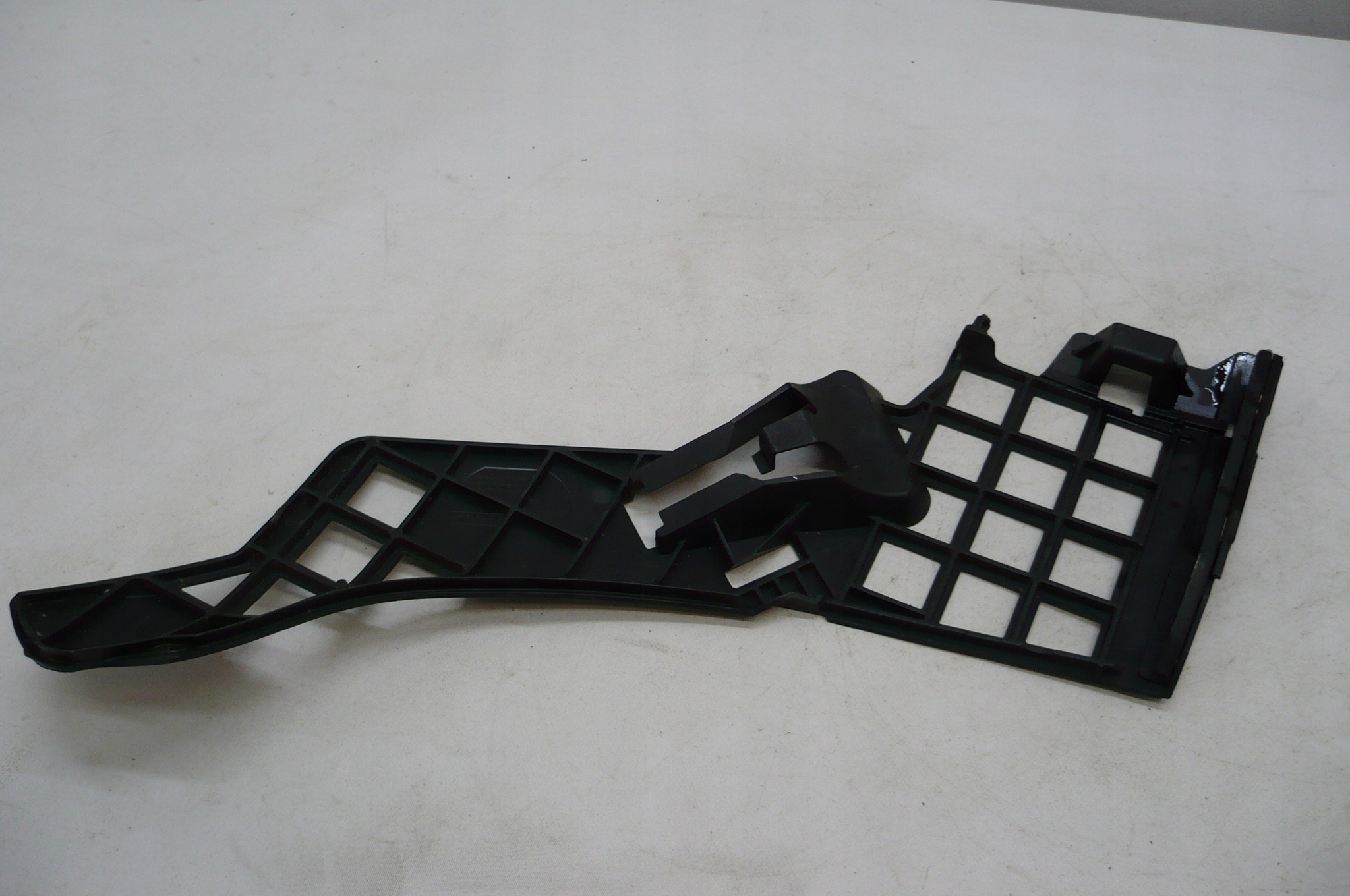 MERCEDES CLA W117 support holder of a bumper left front original 13