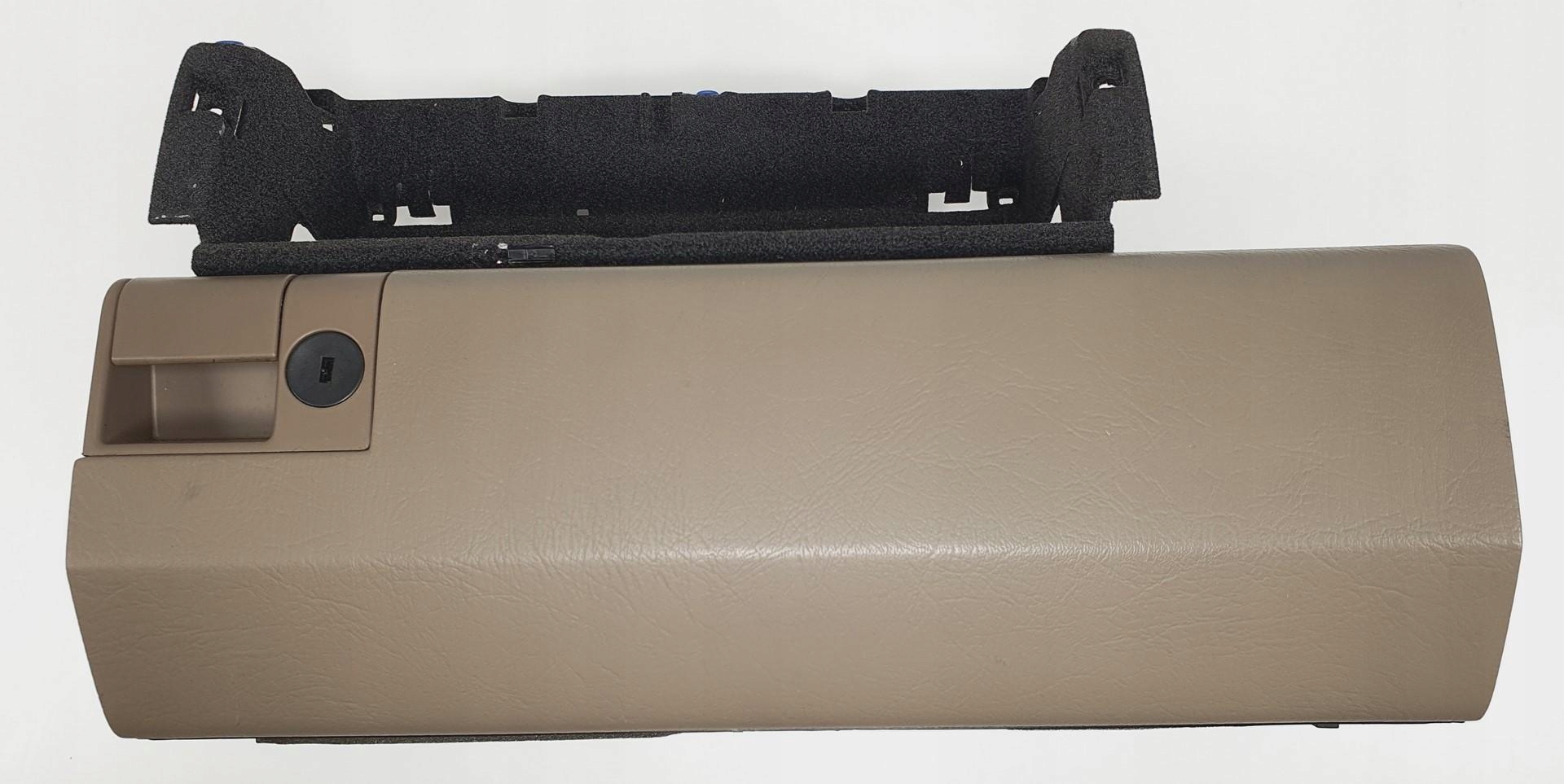 бардачок пассажира volvo V90 и 3548490 европа