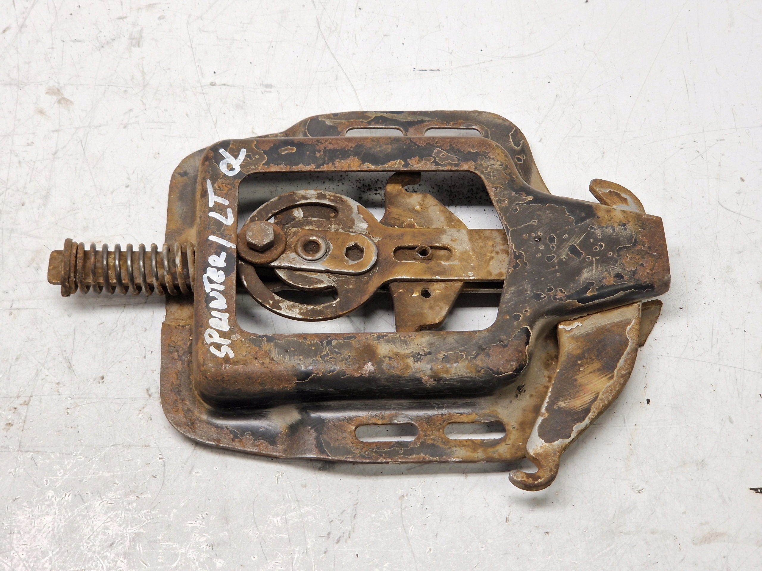 VW LT SPRINTER 96-06 DŹWIGNIA MECHANIZM HAMULCA RĘCZNEGO