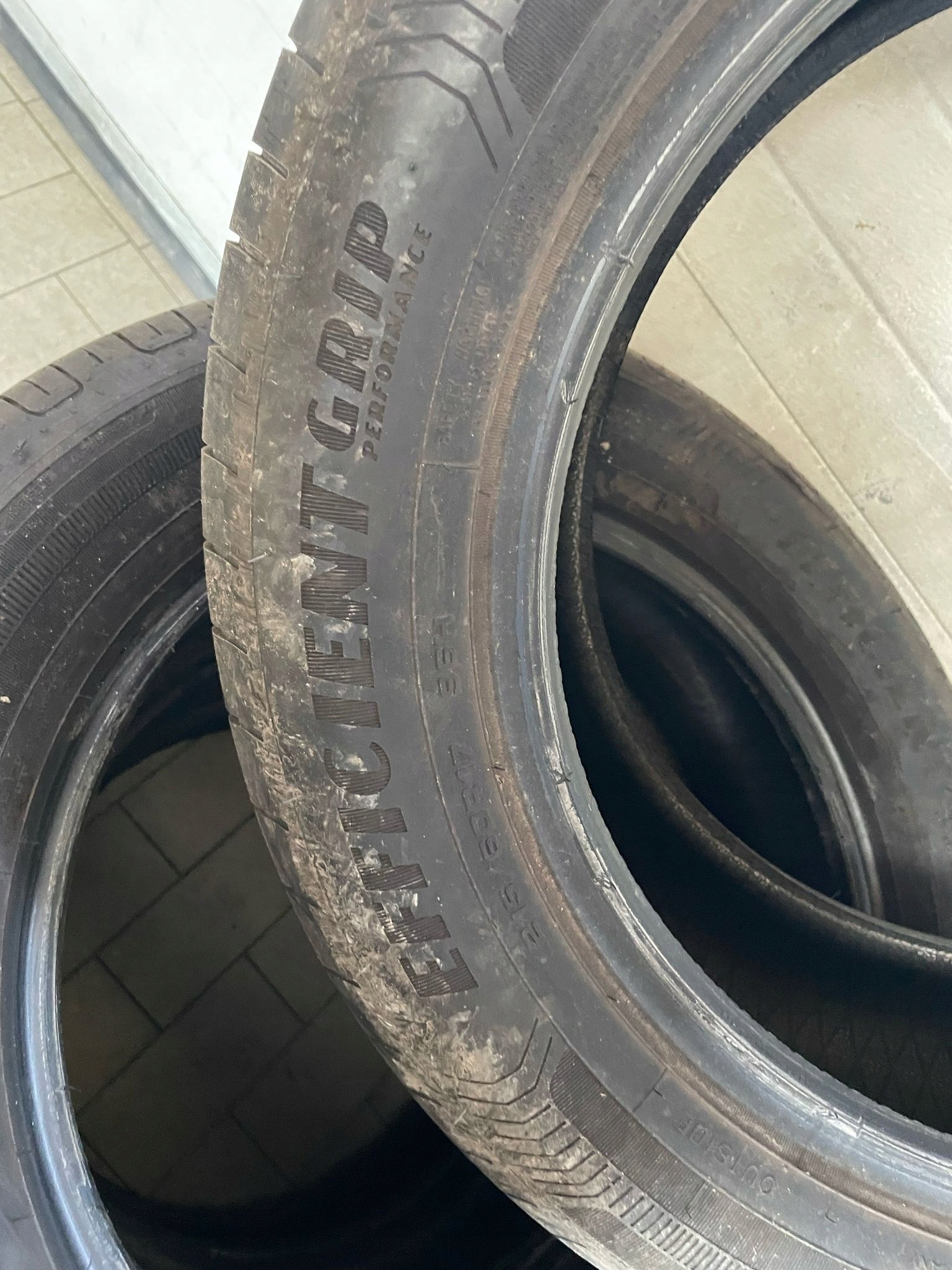tyres GoodYear Efficient Grip 215/60 R17 Rok 0920 POWYSTAWOWE