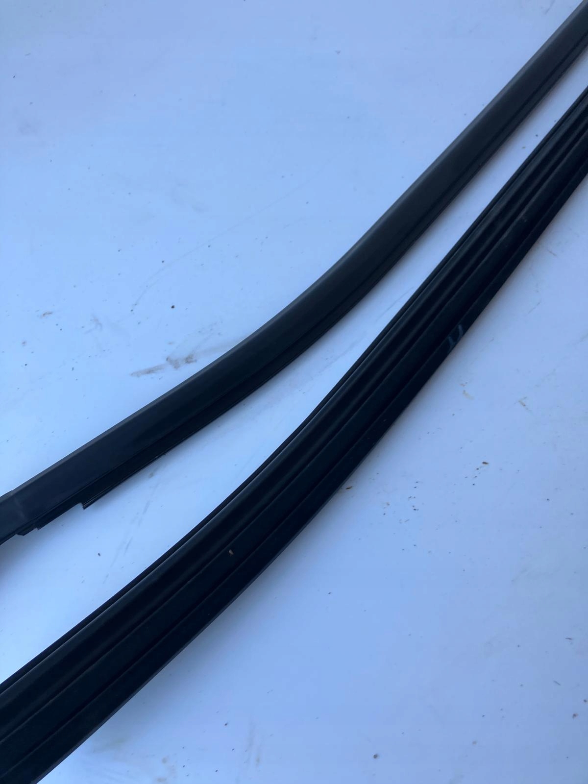 mouldings ZGARNIAJACE door MEGANE V E-TECH right rear part