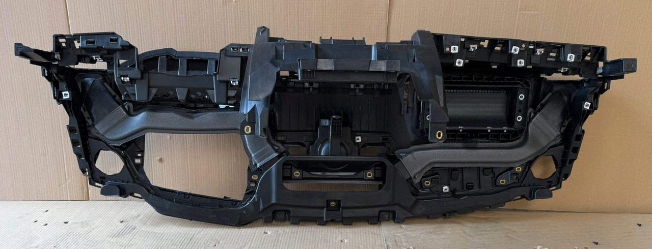 IDEALNA console dashboard leather LAMBORGHINI URUS 1
