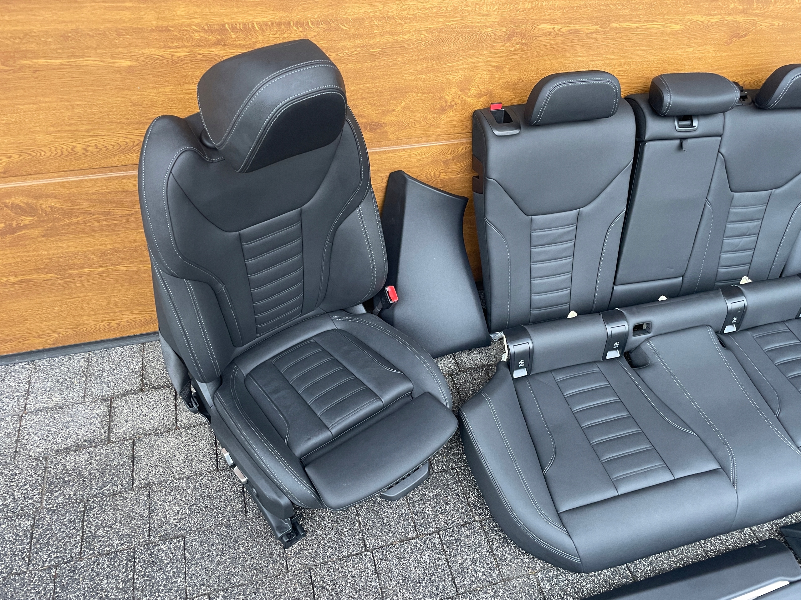 BMW G26 I4 кресла диван бочки обивка