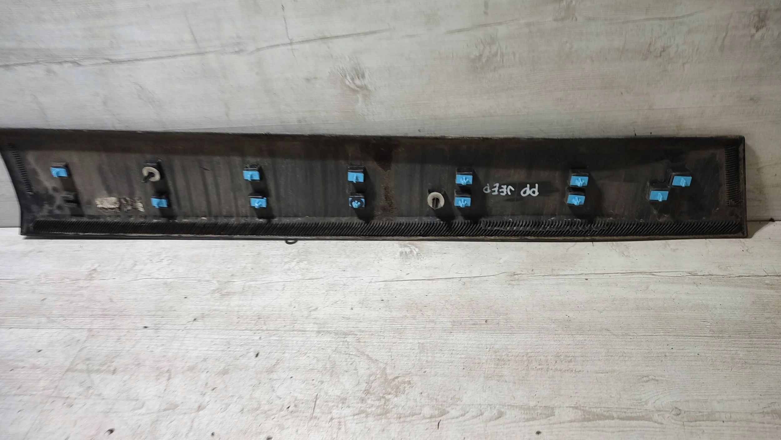 Jeep Cherokee 2015 front right moulding door przednich