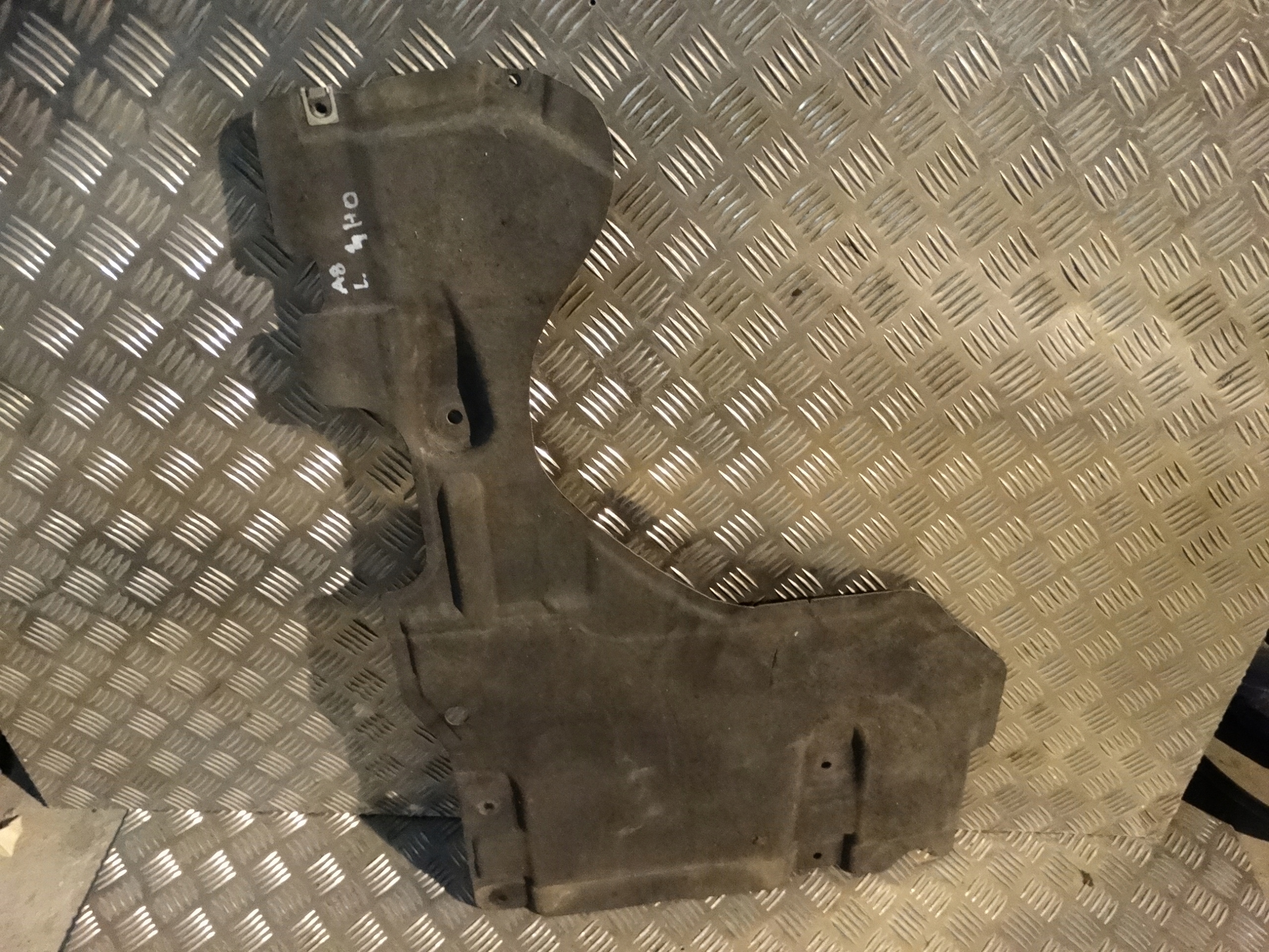 IDEALNA cover chassis left AUDI A8 D4 LONG 1