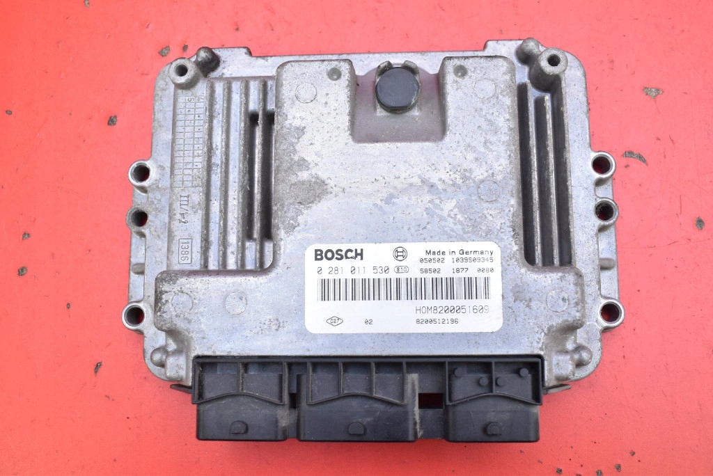 control unit computer of the engine 8200512196 RENAULT TRAFIC II 1.9 DCI 82 KM 01-06