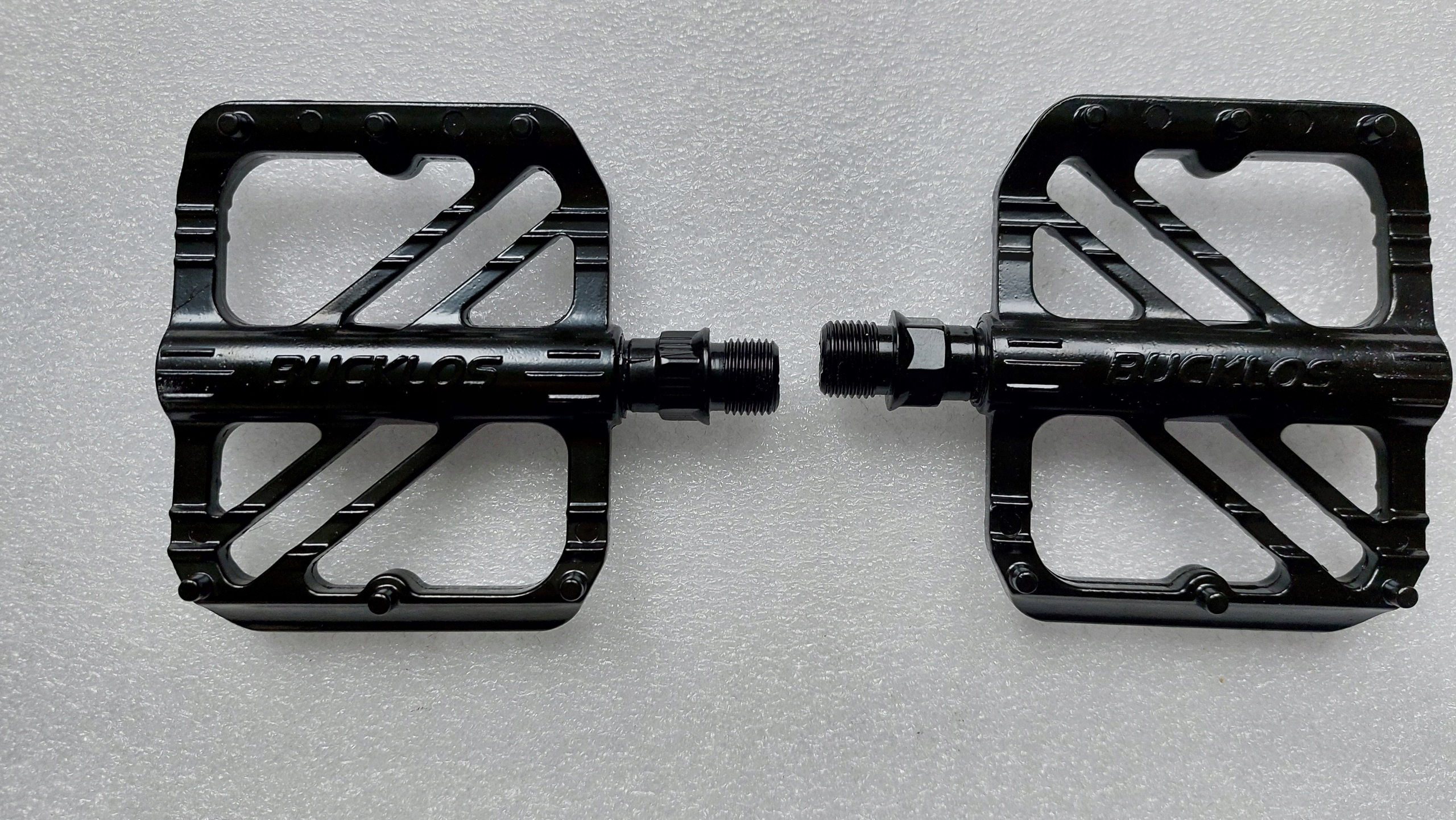 BUCKLOS R36 aluminowe lekkie 290g