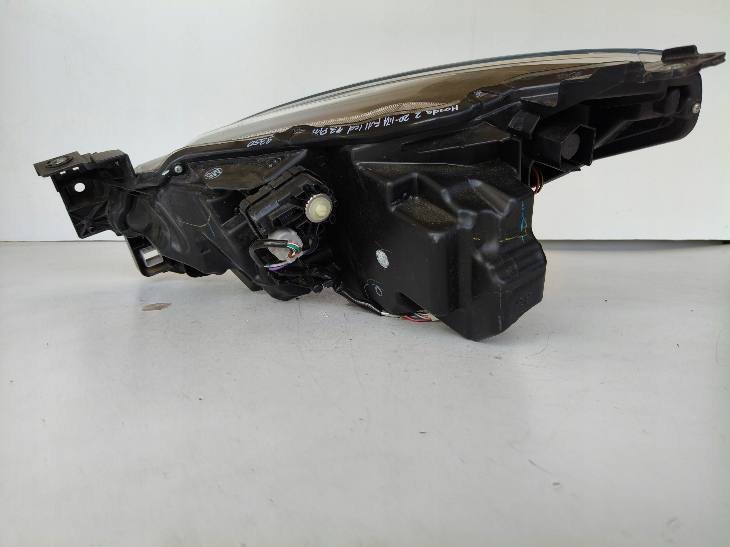 light right REFLEKTOR MAZDA 2 20- LIFT FULL LED 13 PIN
