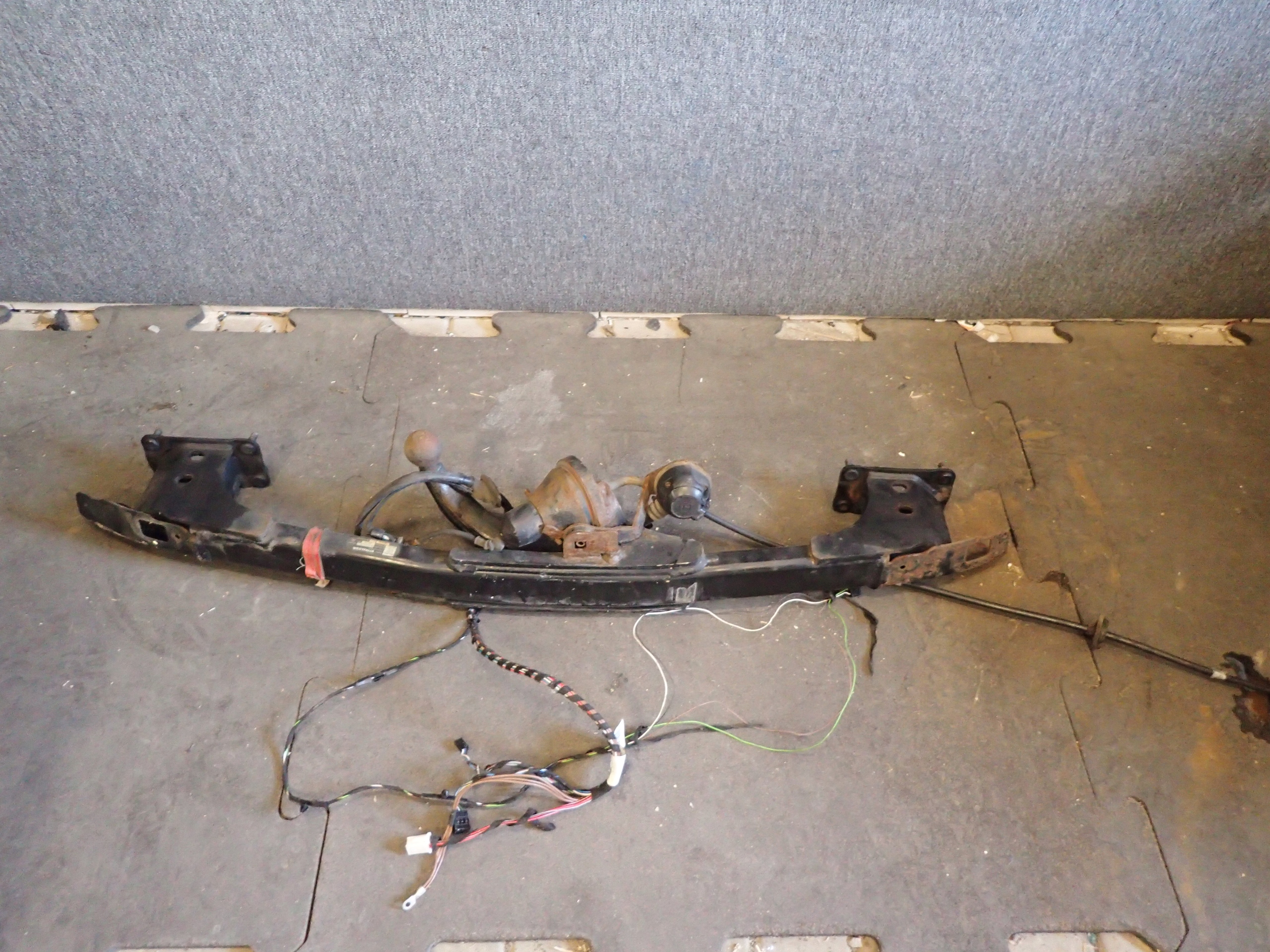 HAK HOLOWNICZY MERCEDES C KLASA W204 A2043100904