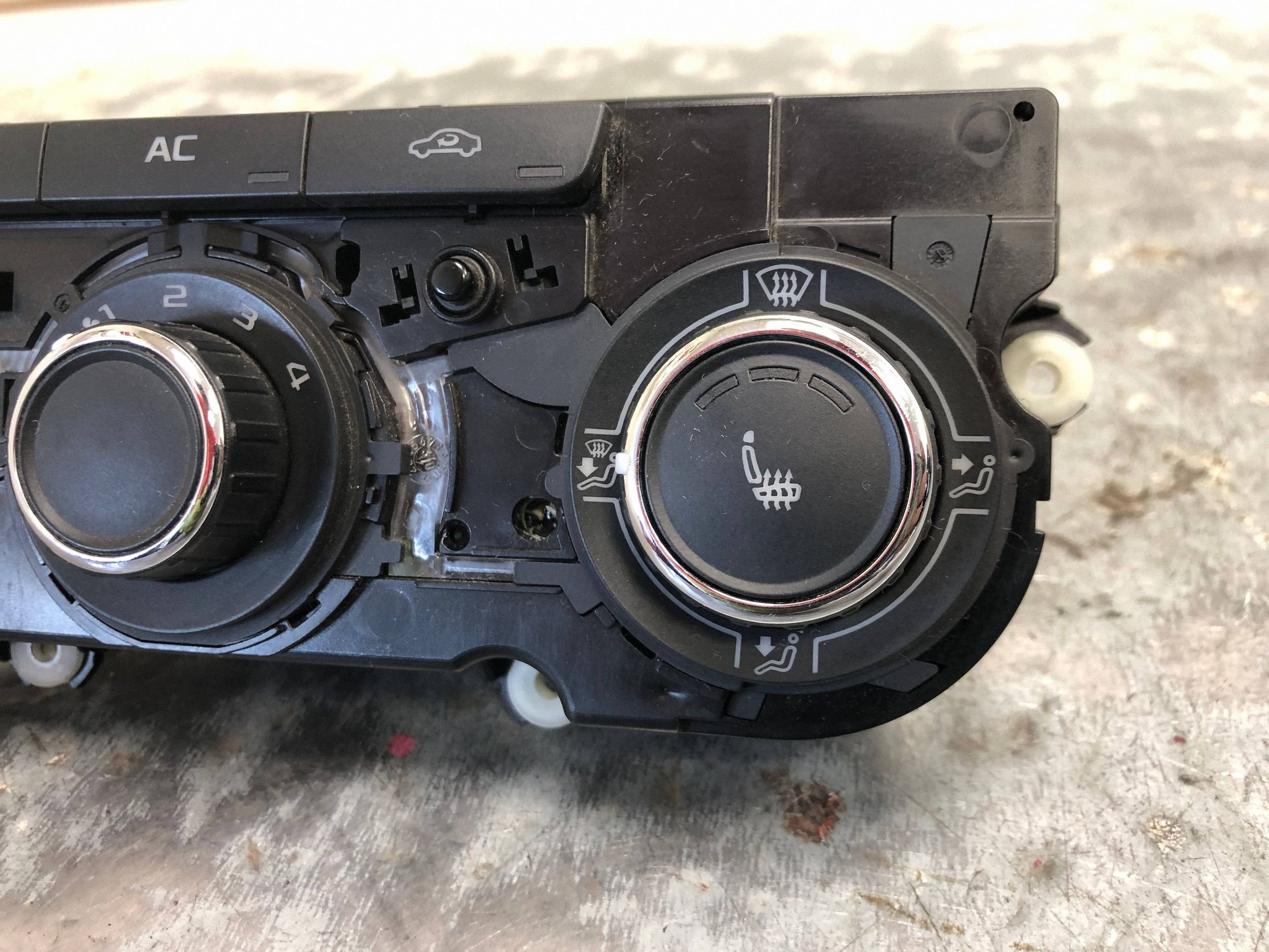 commande de climatisation SKODA OCTAVIA MK2 3T0820047K