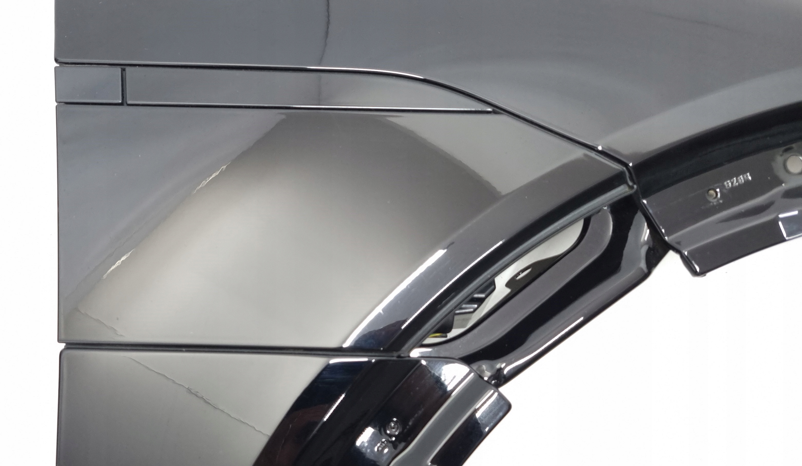 Błotnik prawy przód Audi E-Tron 55 LY9B Kolor czarny