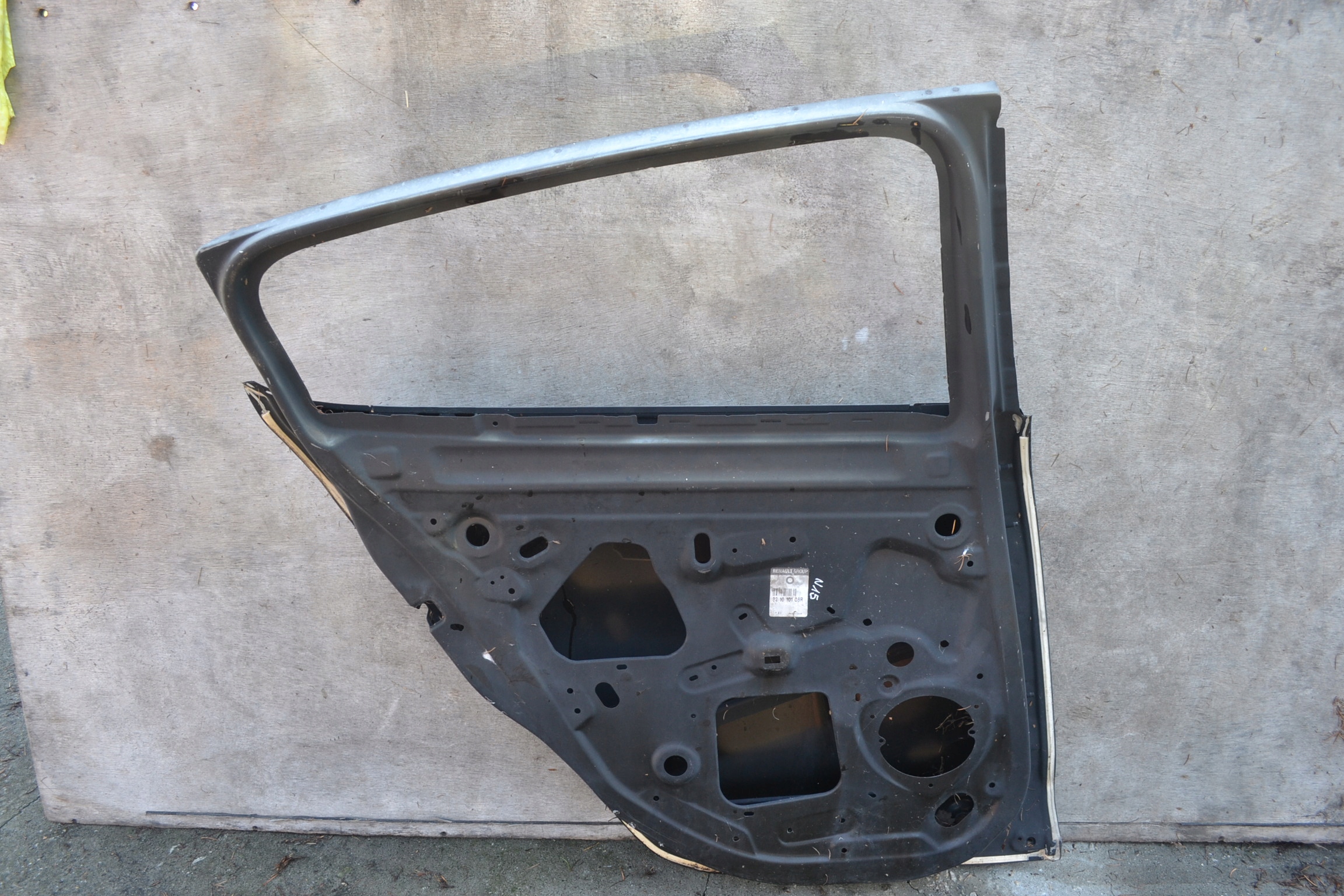 RENAULT MEGANE III HB door left rear part rear. 2008