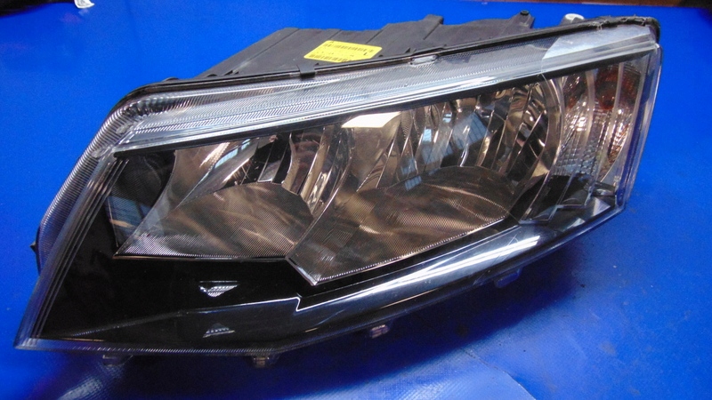 light left front EUROPA 5E1941017 SKODA OCTAVIA III 13-20R