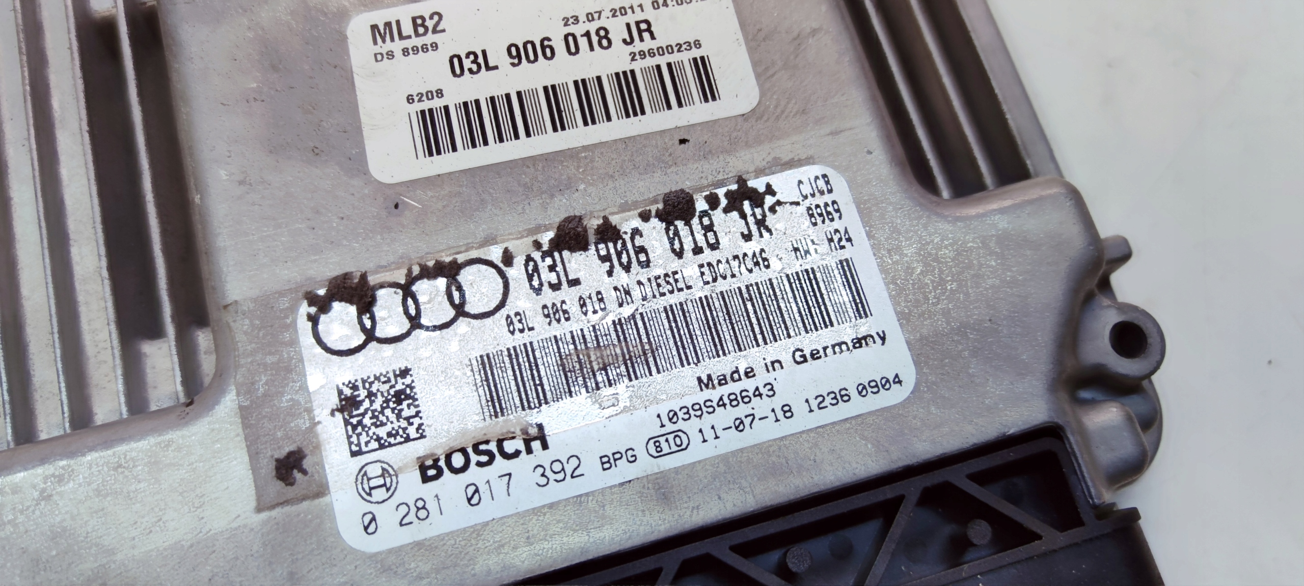 computer control unit of the engine AUDI A4 B8 A5 8T 2.0 TDI 03L906018JR