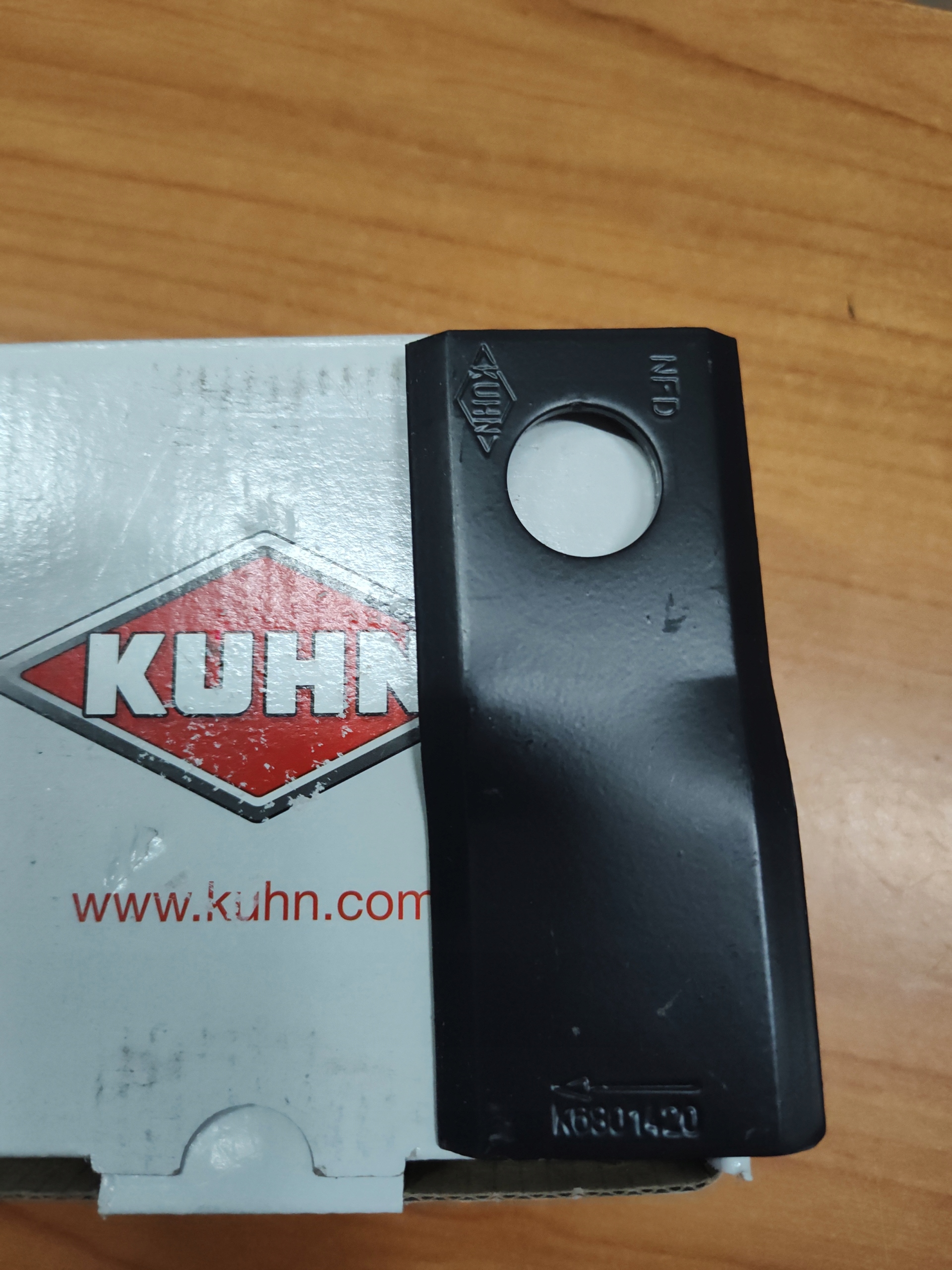 

Nożyk kosiarki Kuhn K6801420 Oryginał Prawy 105x48