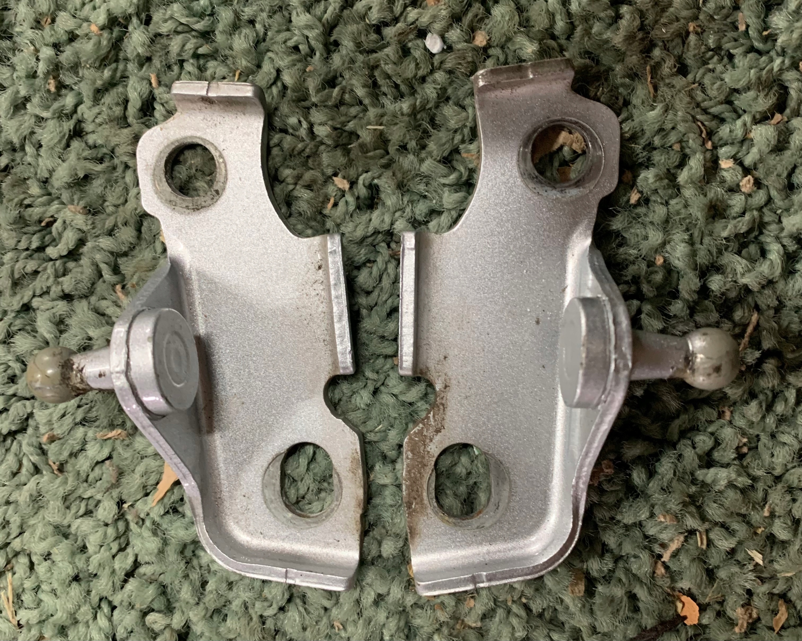 7E0827435A. 7E0827436A - VW T6 крепление защелка привода заслонки