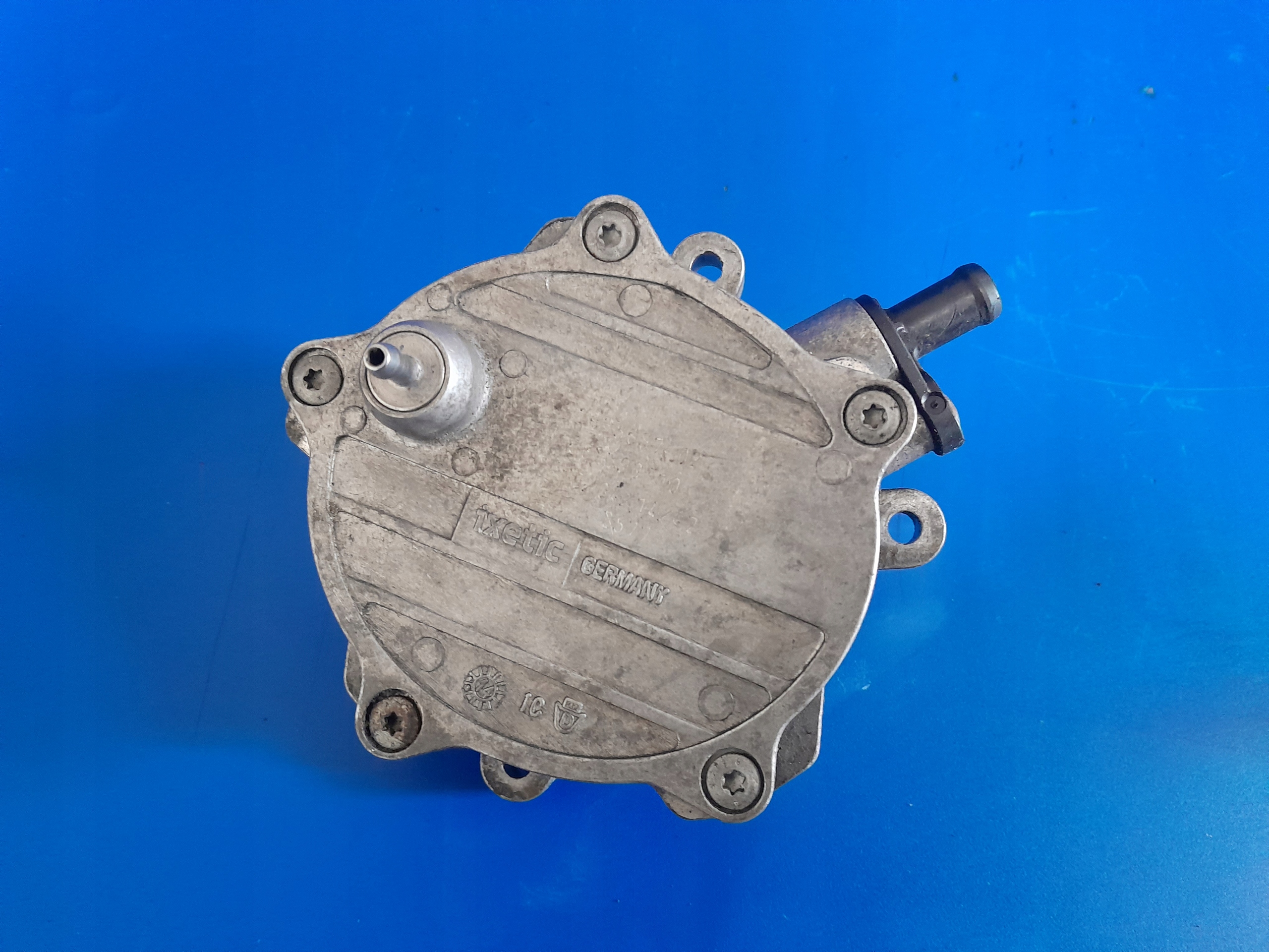 ВАКУУМ НАСОС 7635657 BMW45i 4.4 V8 N63b44a