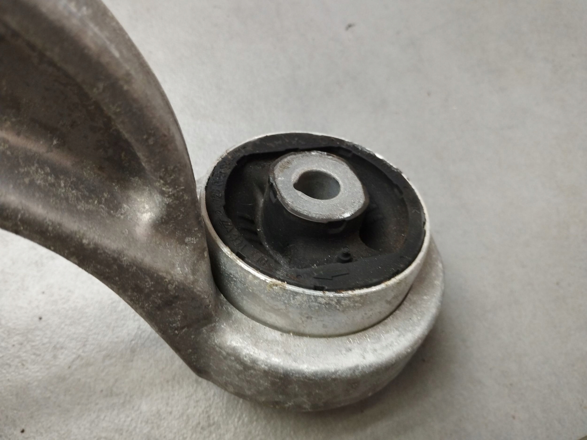 Audi A5 Sportback 8TA otoč pravá předek ramene 4G0407242D