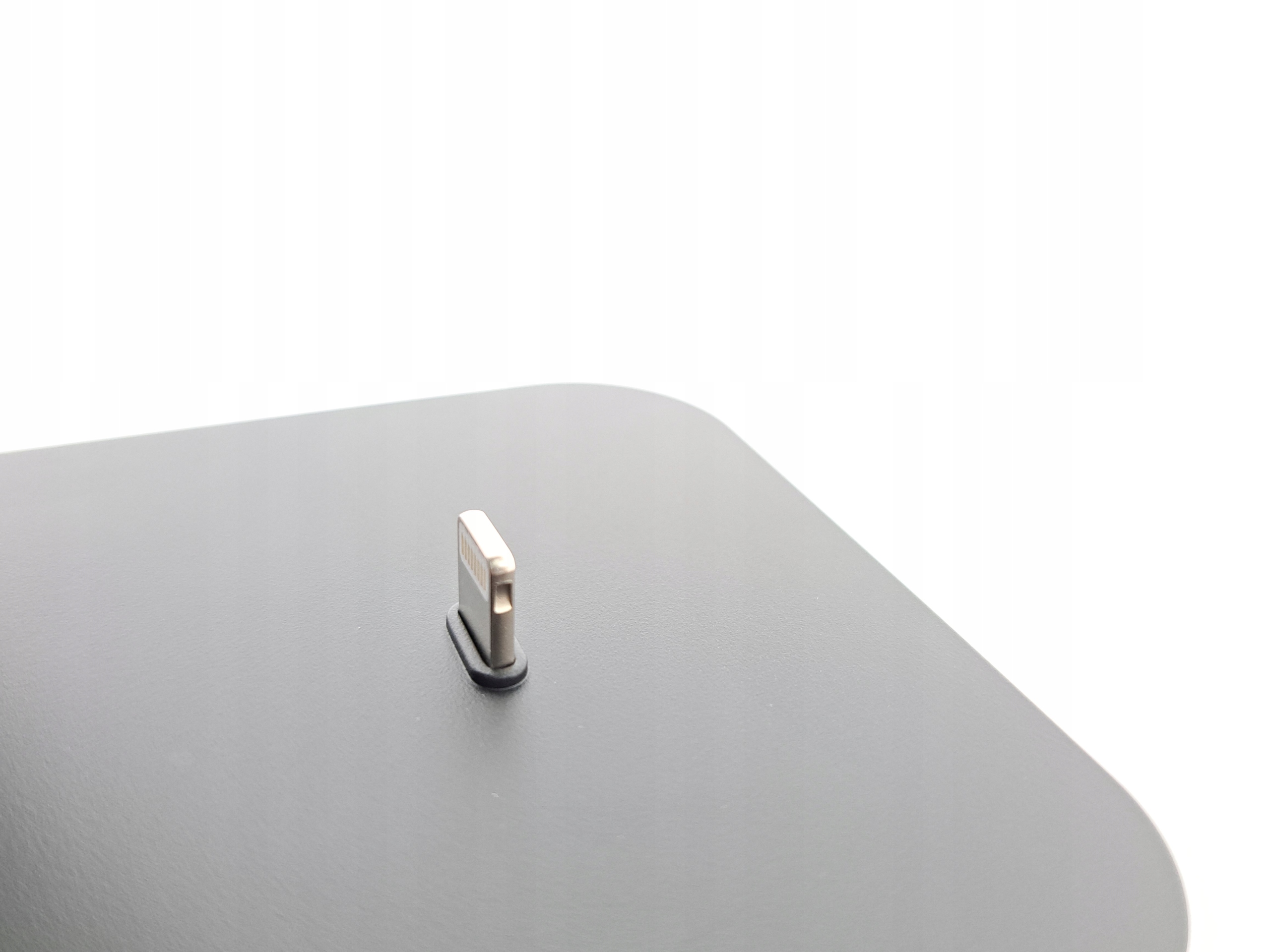 ŁADOWARKA INDUKCYJNA STACJA DOKUJĄCA 3 w 1 G618 Złącza USB typ C