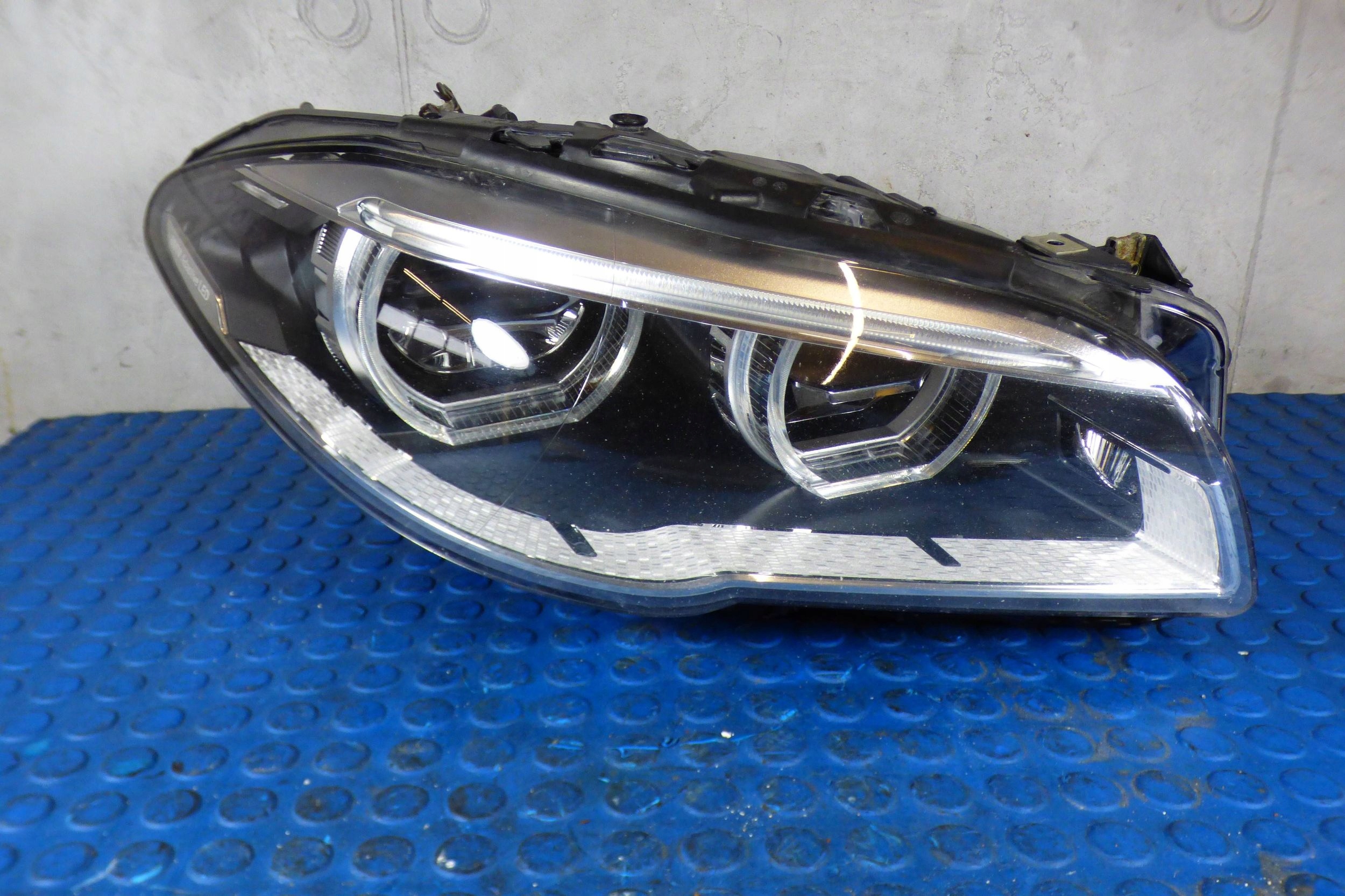 BMW 5 F10 light reflektor right front 7424146 original st.BDB EUROPA
