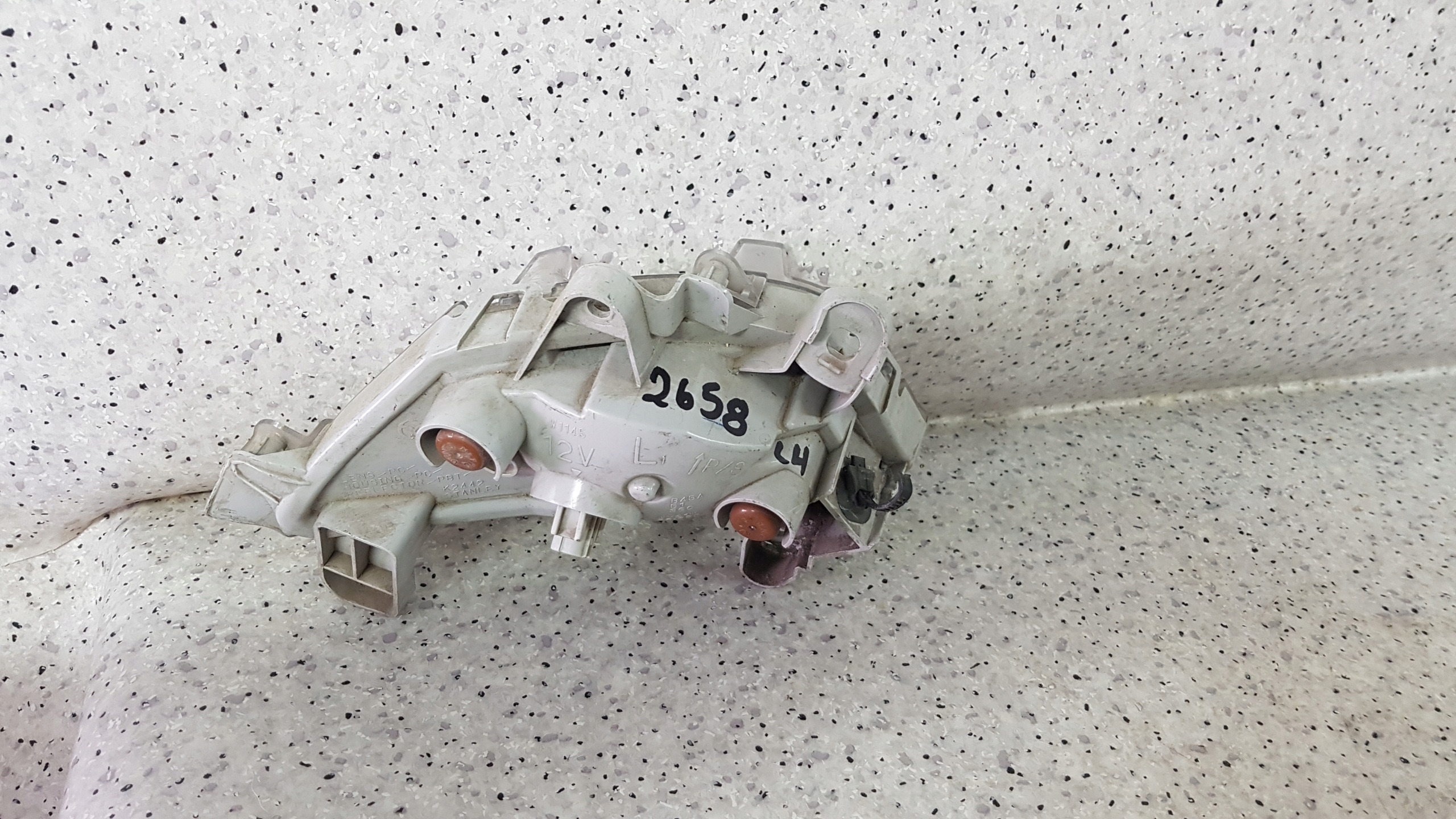 MAZDA 3 2013 - left blinker W bumper 2658