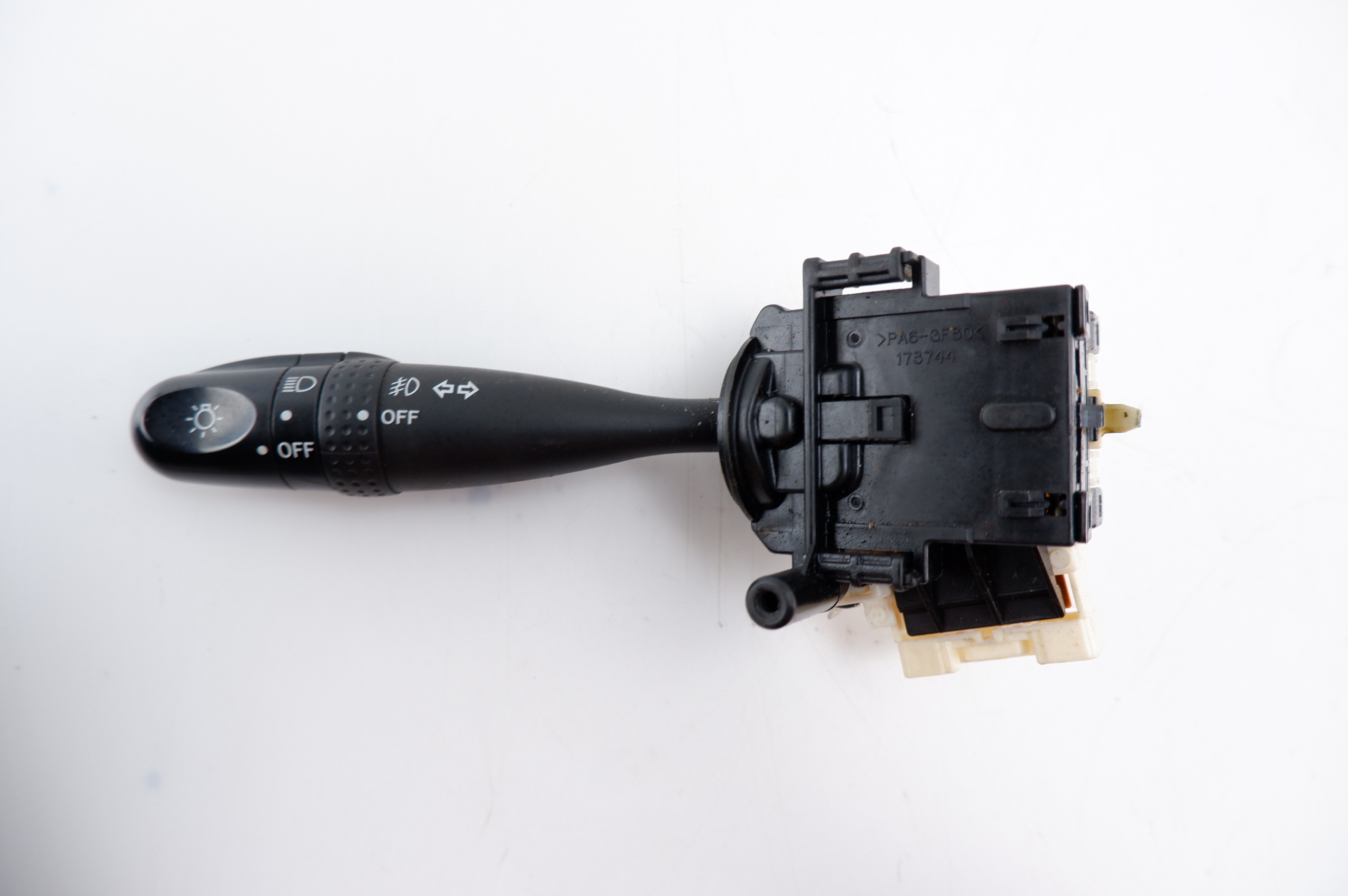 ПЕРЕКЛЮЧАТЕЛЬ СВЕТА ПЕРЕКЛЮЧАТЕЛЬ МАТРИКС E13 173745 K88