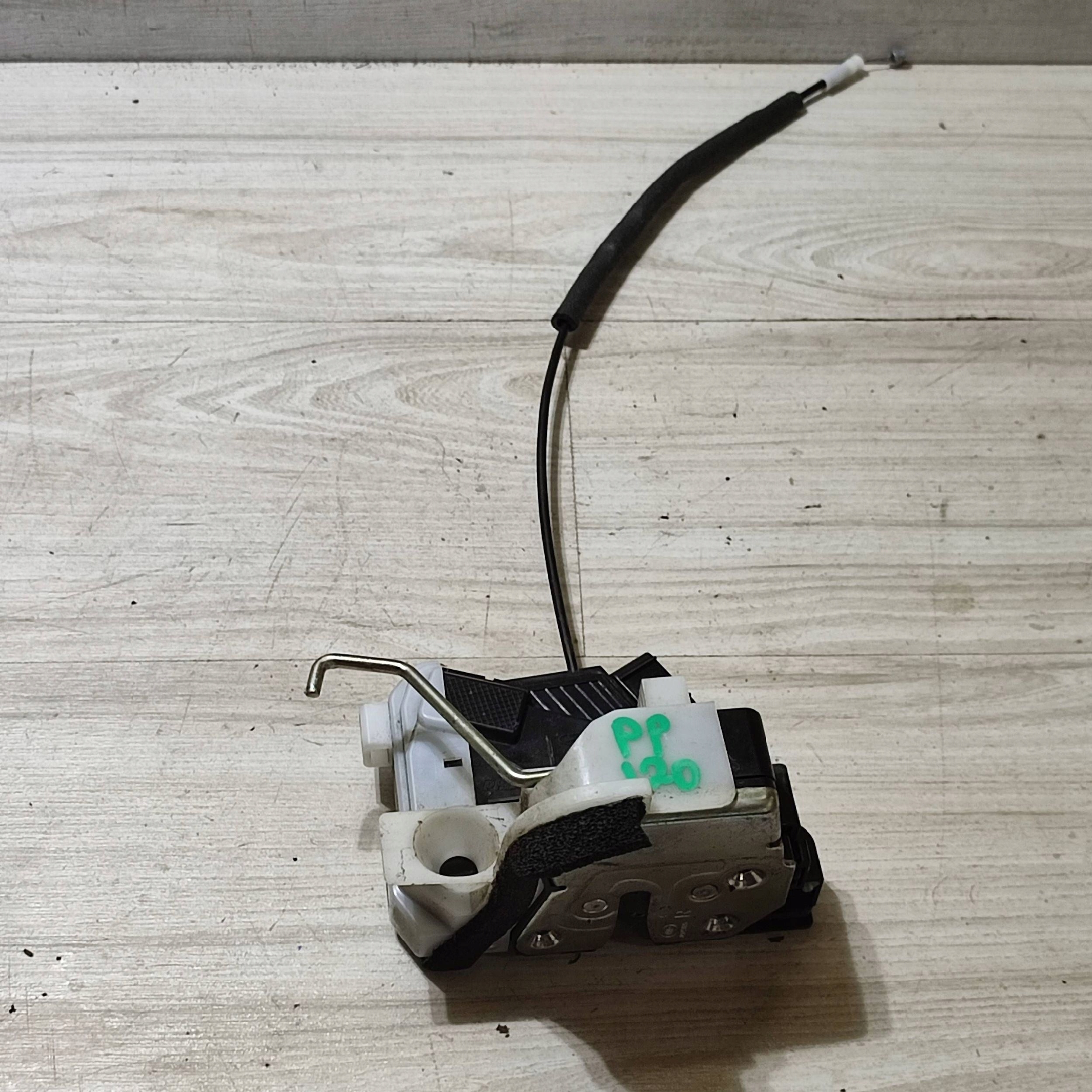 lock door front side right Hyundai i20 81320C8040