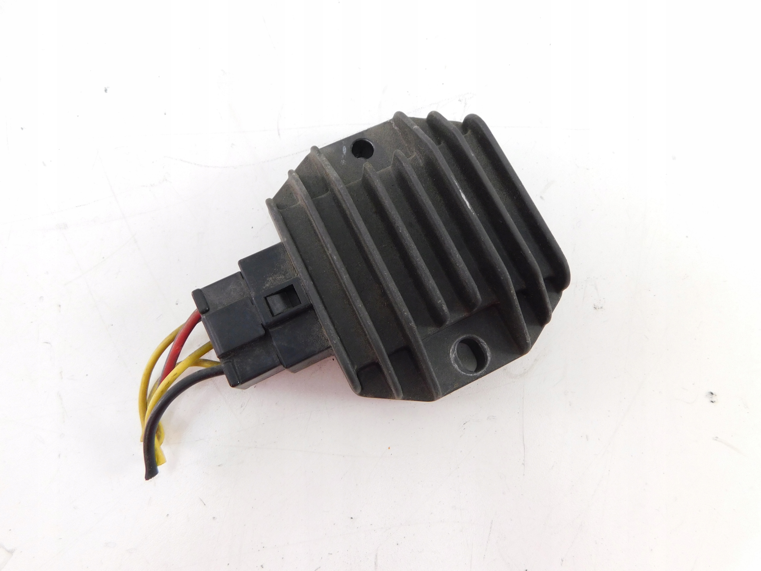 PIAGGIO VESPA 125 S REGULATOR NAPIĘCIA M1