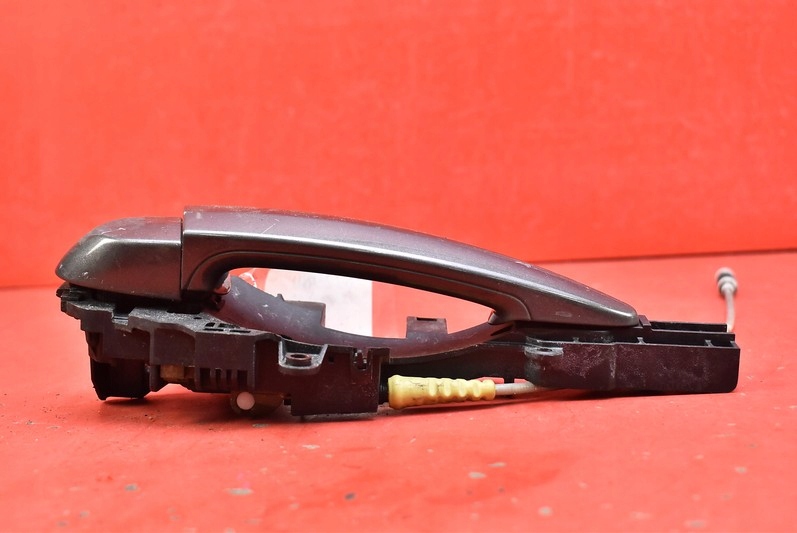 handle right front front A17/8 BMW E87 04-07