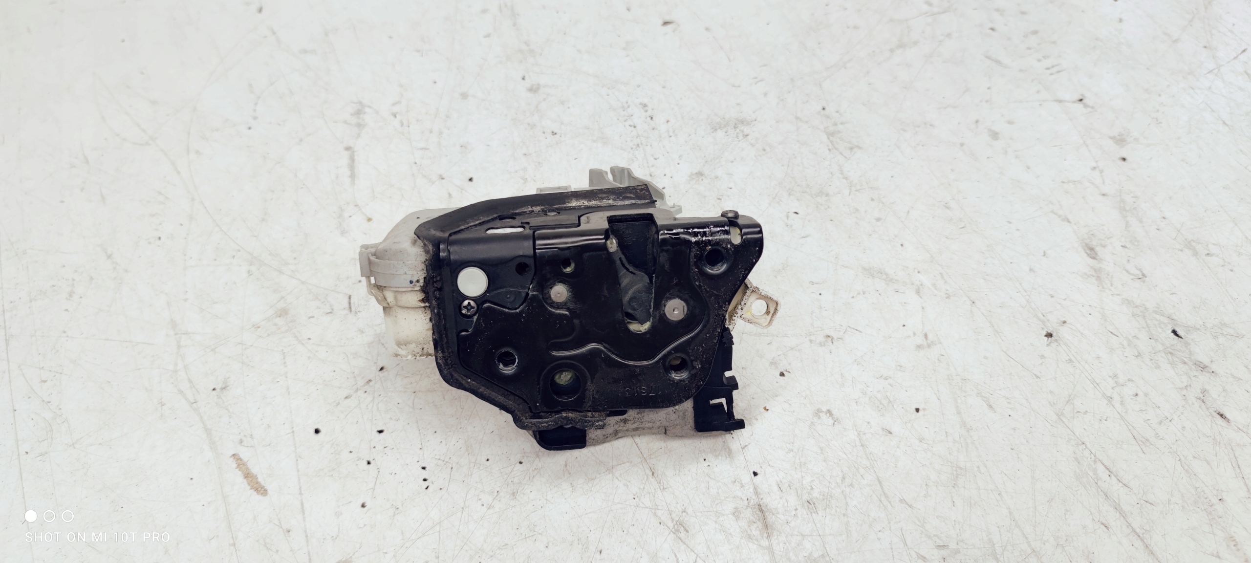 lock door left front AUDI A4 A5 A6 8J1837015C