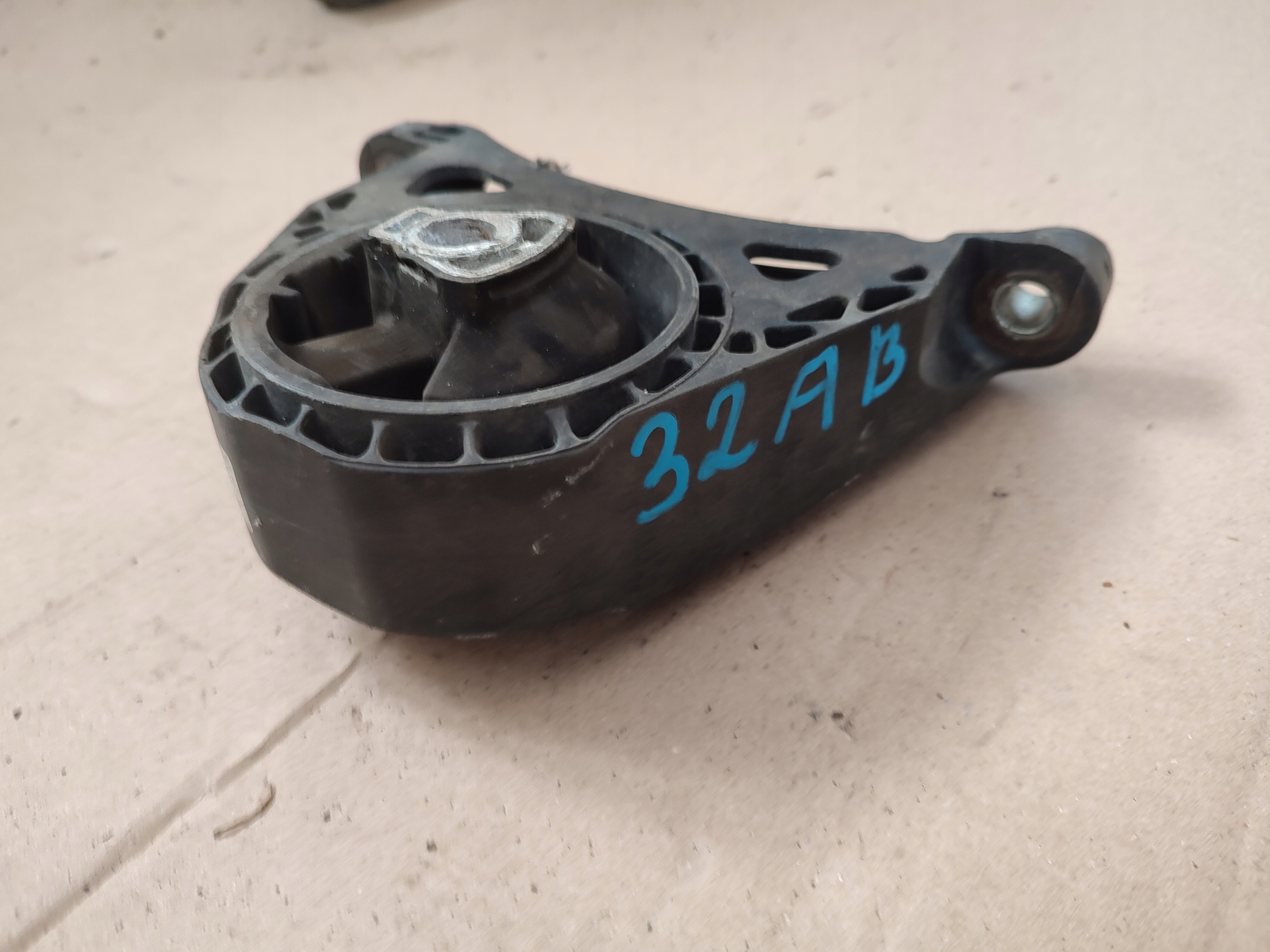 OPEL INSIGNIA 2.0 CDTI engine mount 13227769