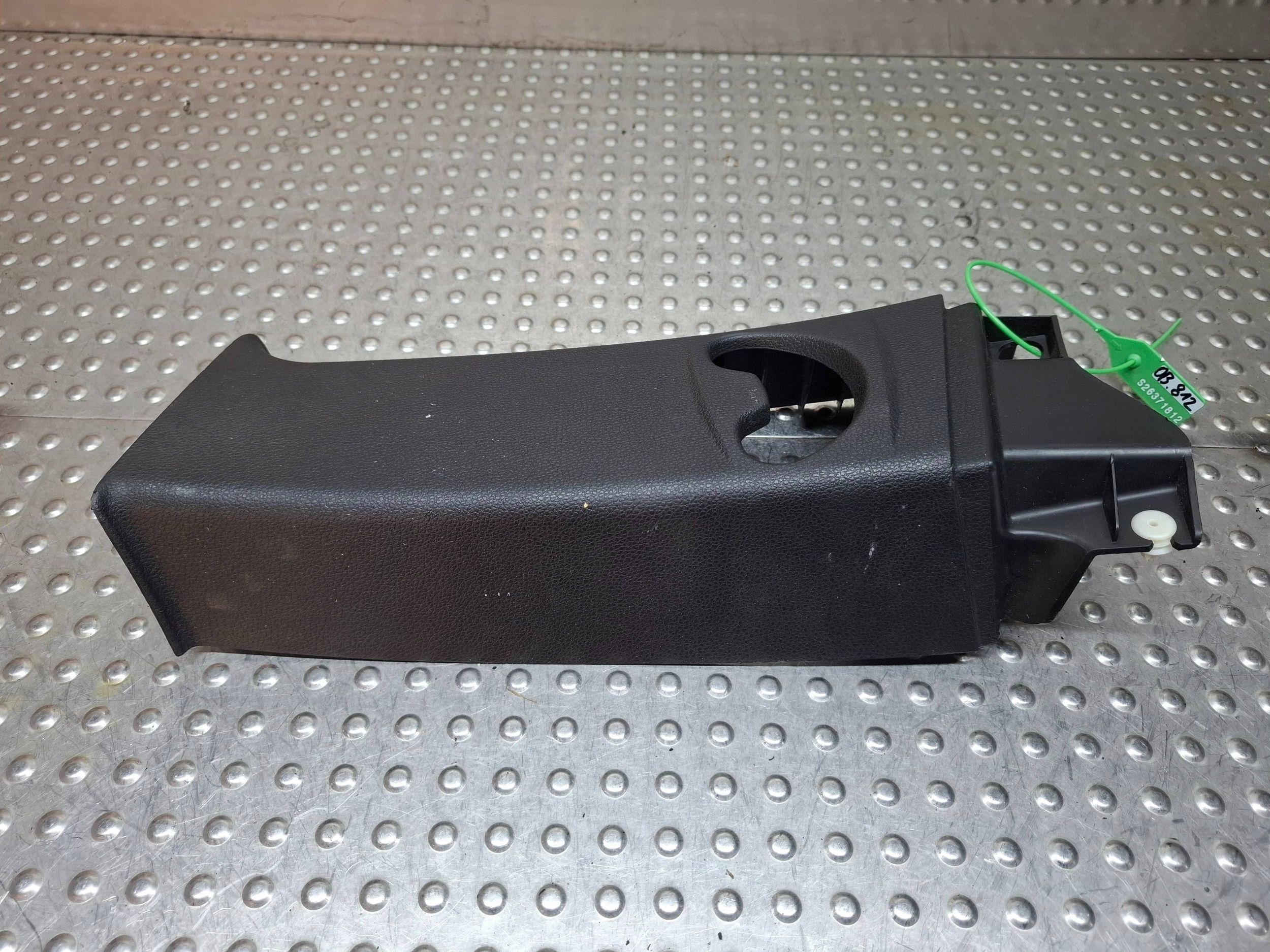 cover pillar trim B SRODKOWEGO left black 7058333 BMW 1 E81
