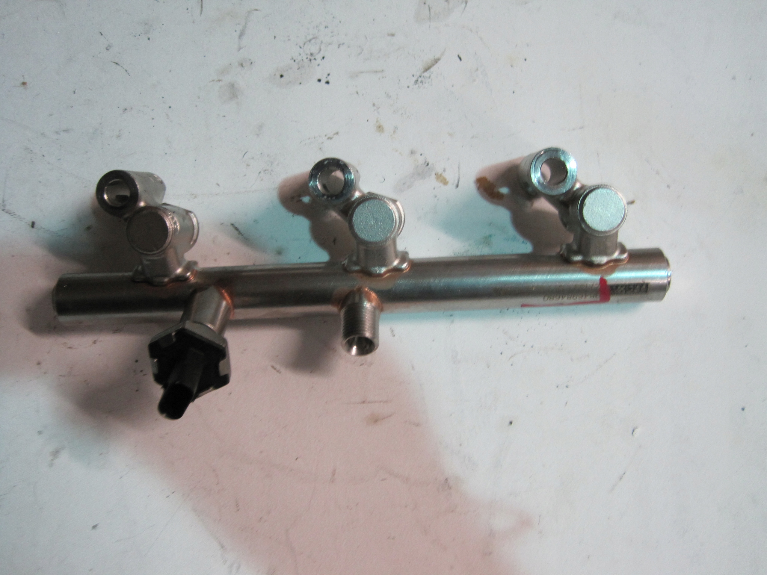 Rampe injection OPEL MOKKA 1,2THP 9846984680